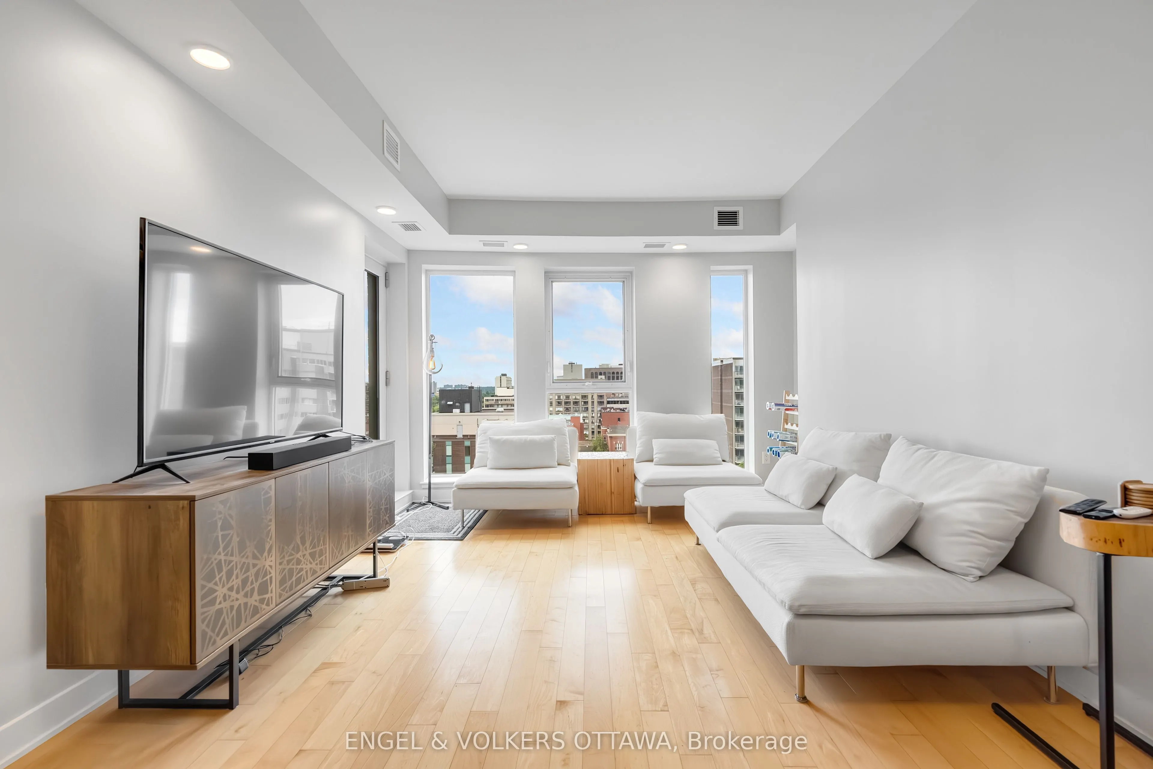 40 Nepean Street, #907