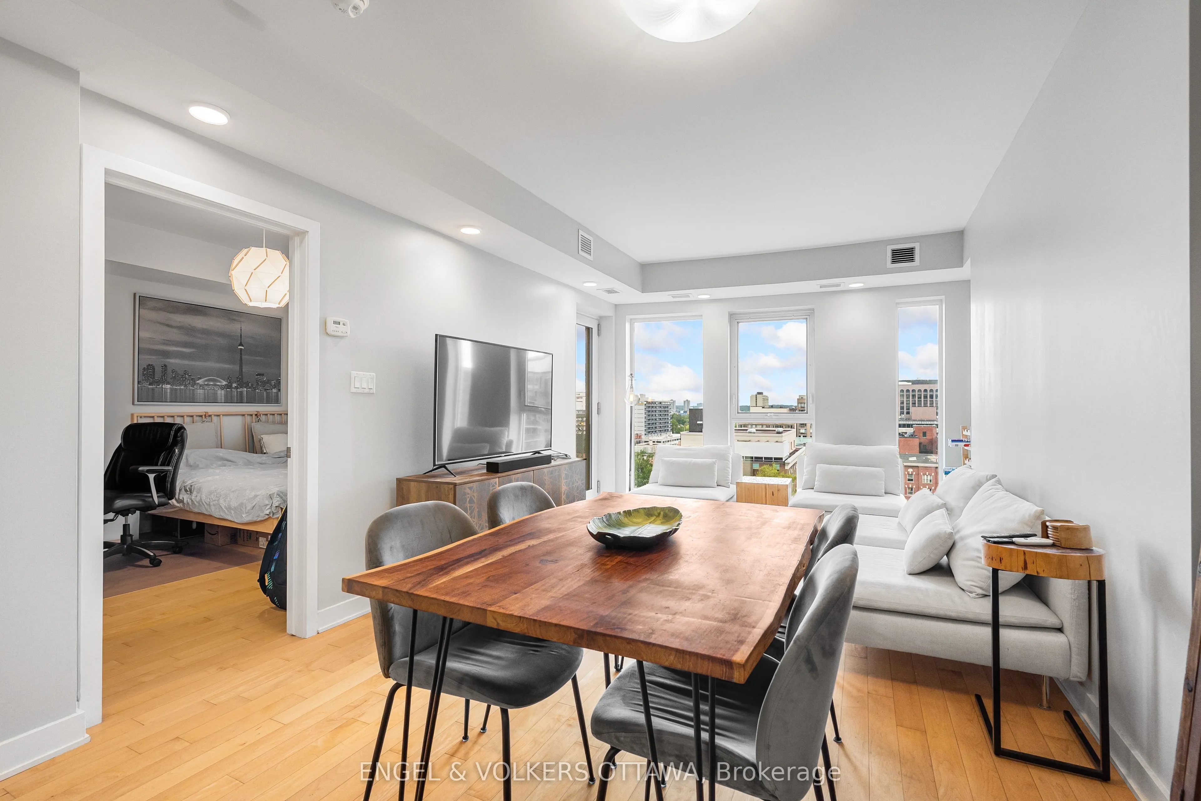 40 Nepean Street, #907