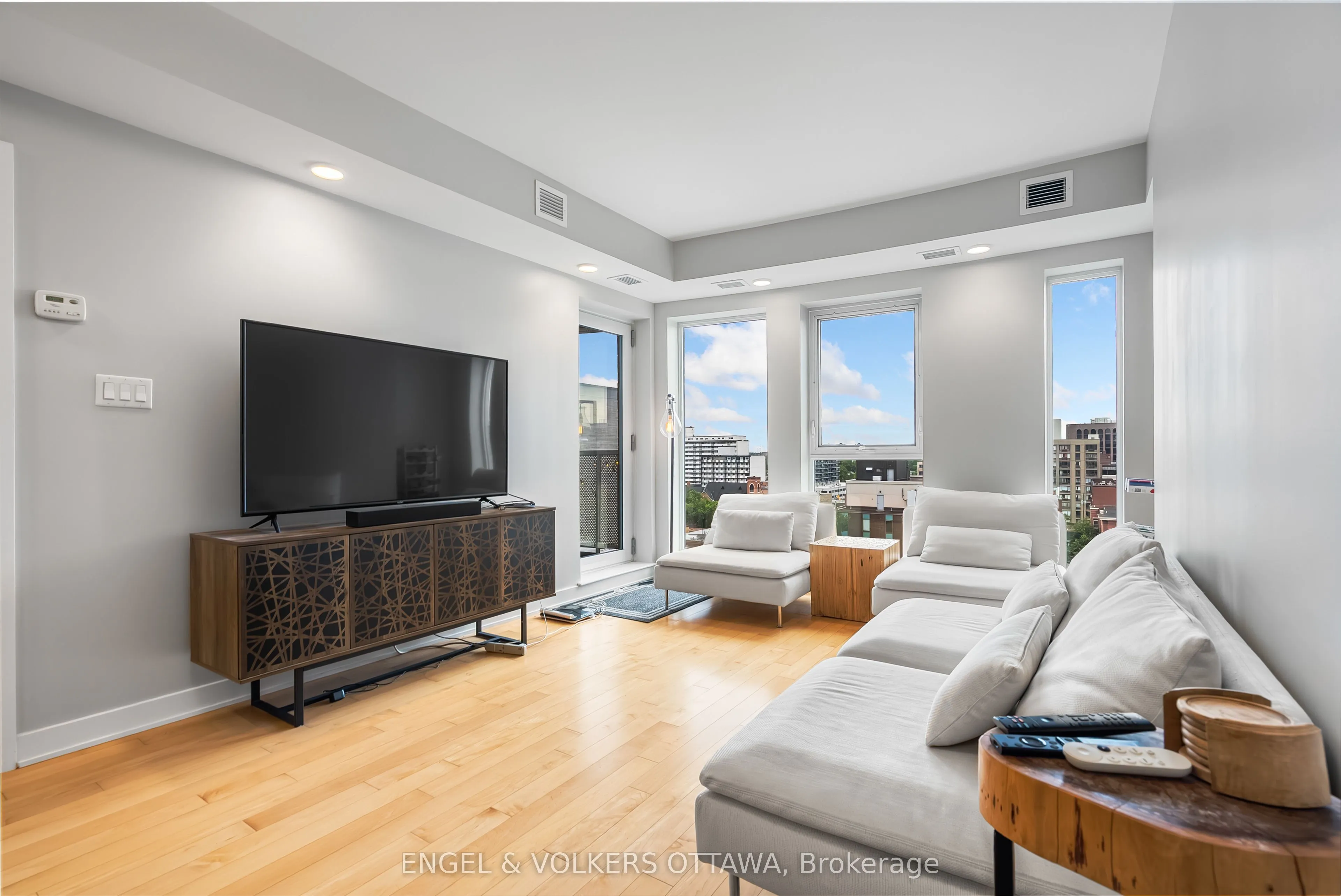 40 Nepean Street, #907