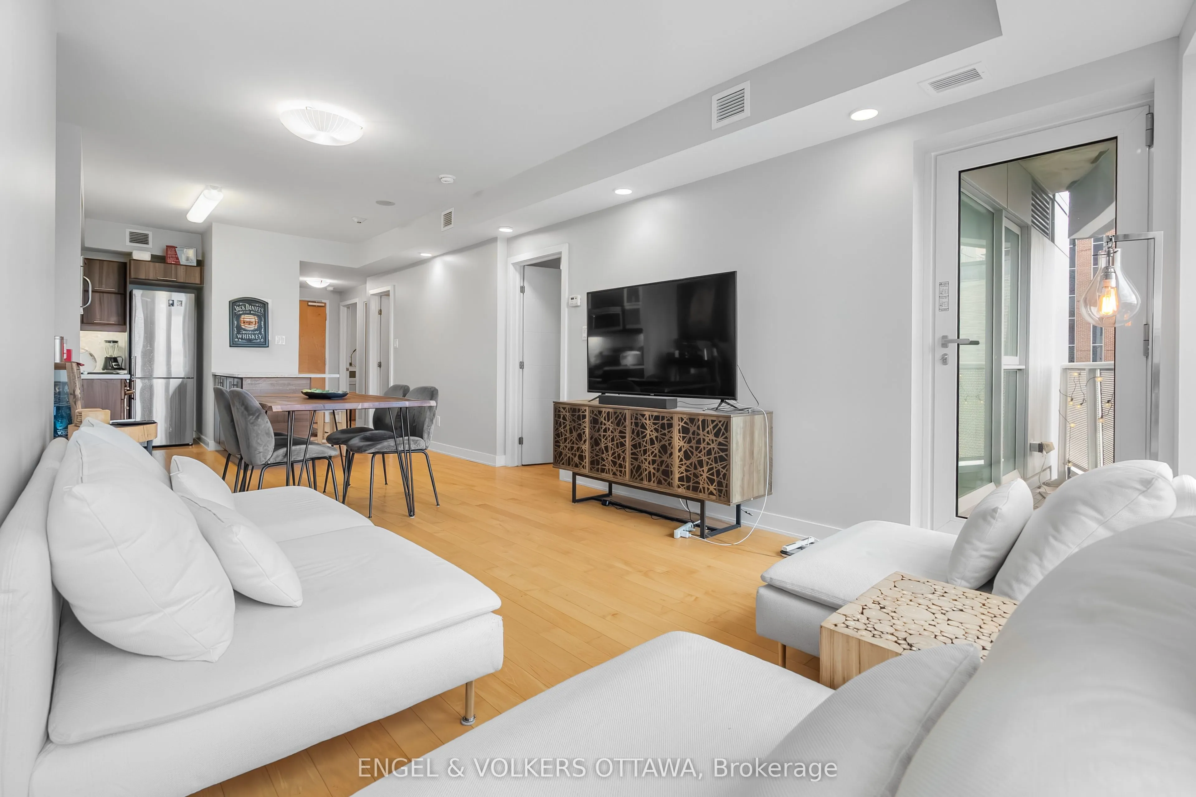 40 Nepean Street, #907