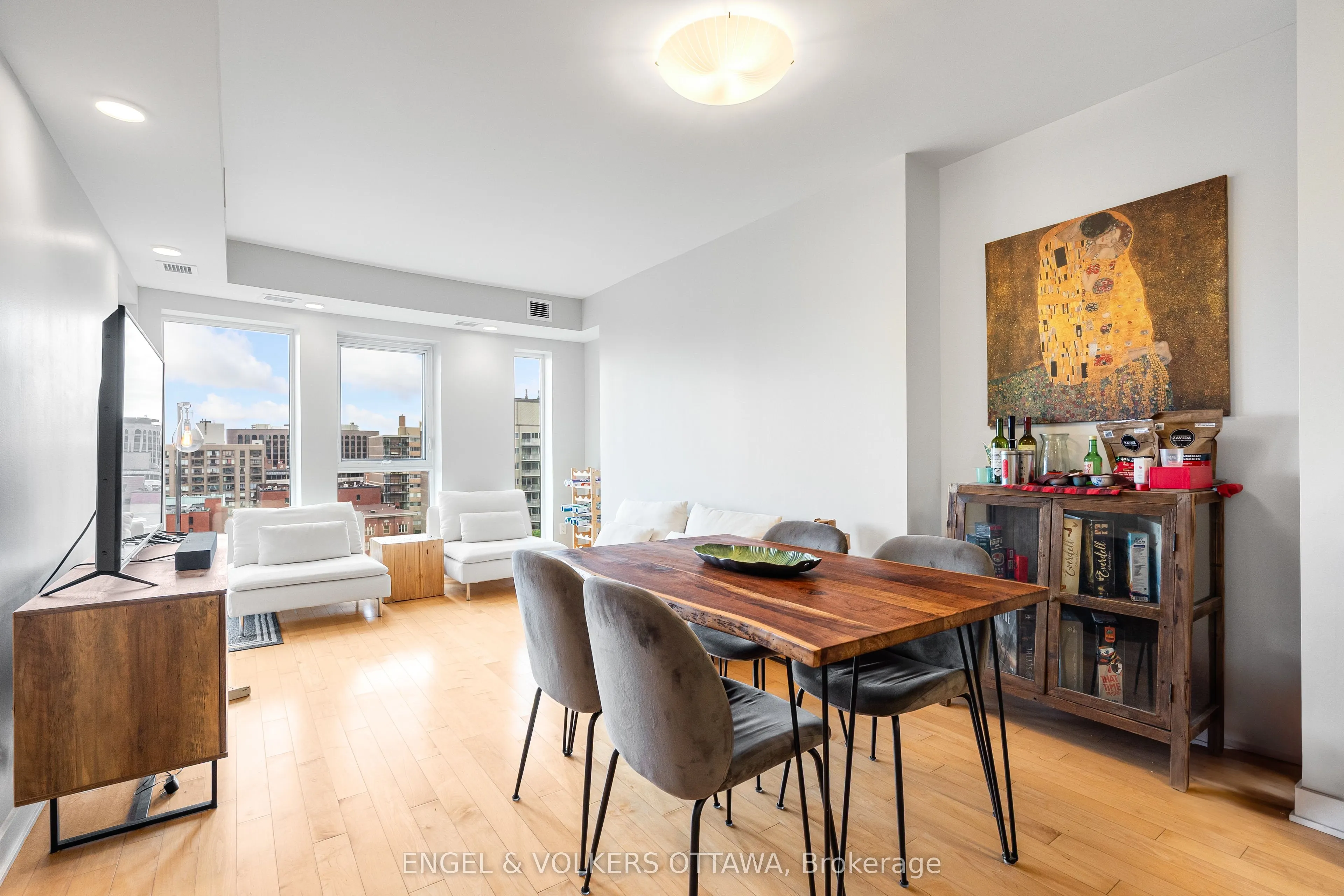 40 Nepean Street, #907