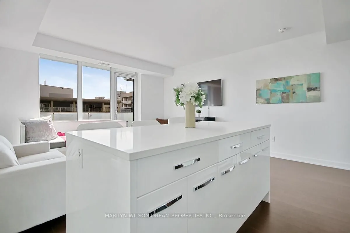 111 Champagne Avenue S, #1101