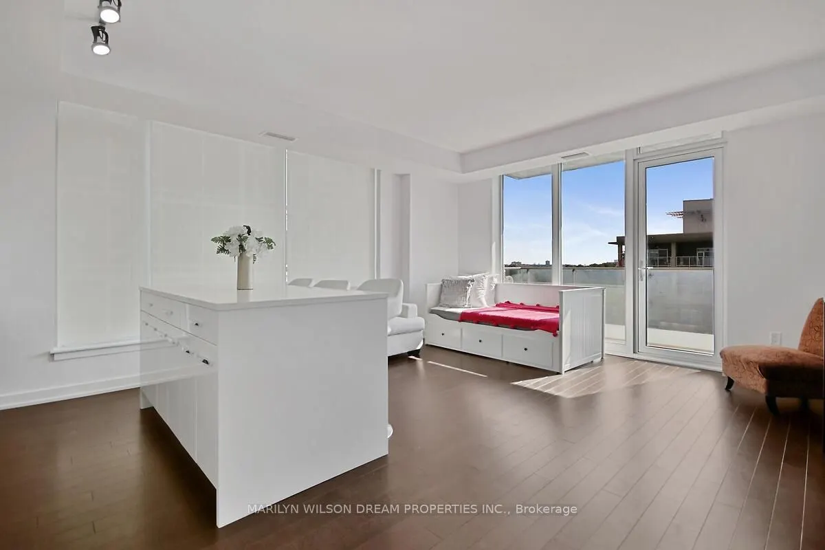 111 Champagne Avenue S, #1101