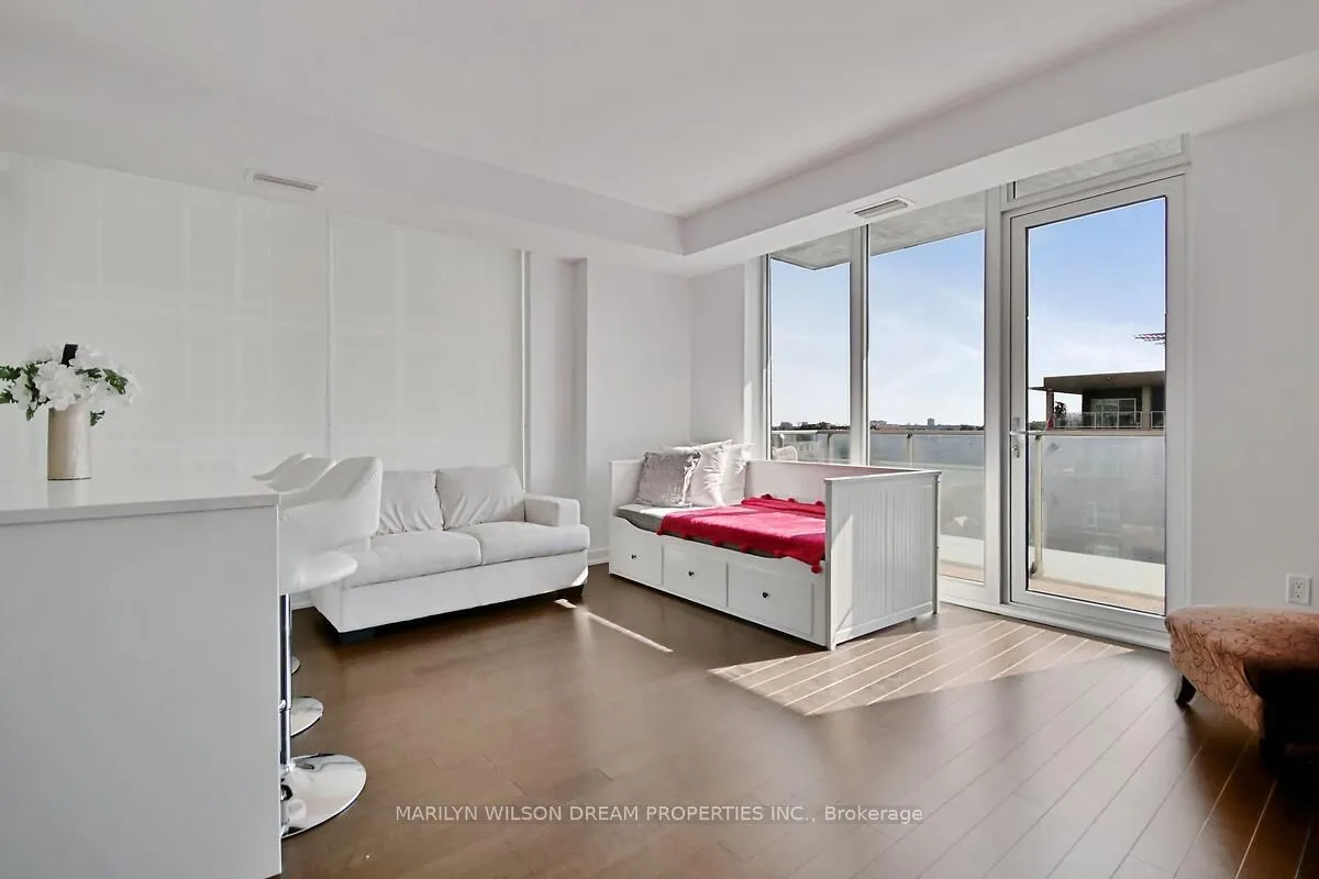 111 Champagne Avenue S, #1101
