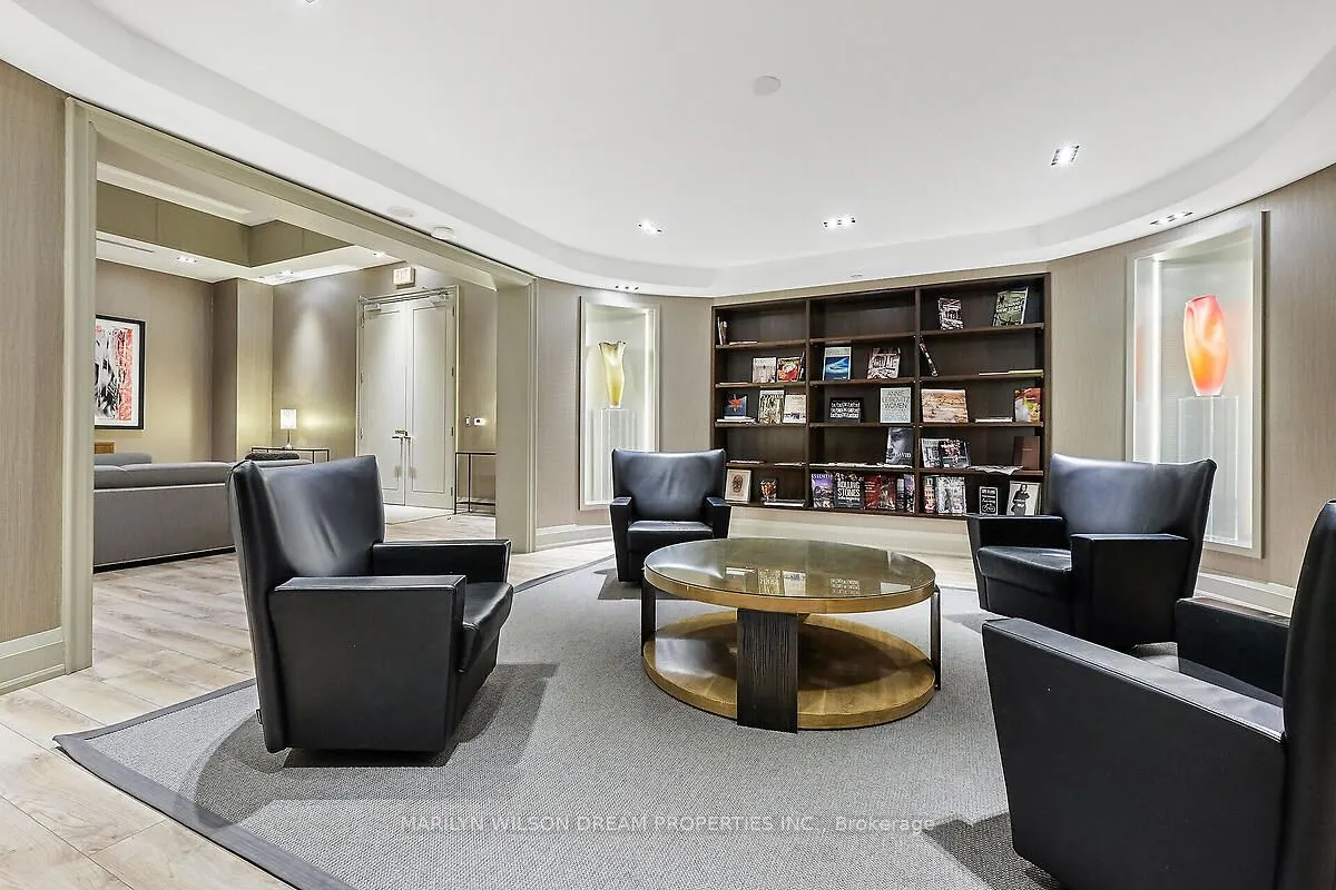 111 Champagne Avenue S, #1101