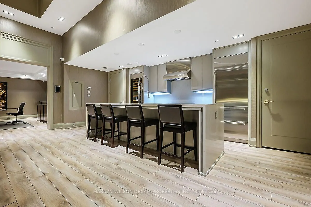 111 Champagne Avenue S, #1101