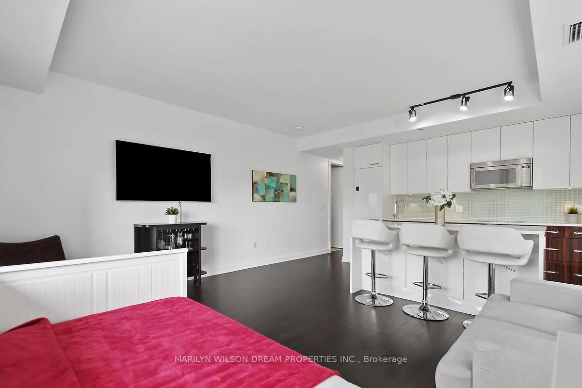 111 Champagne Avenue S, #1101