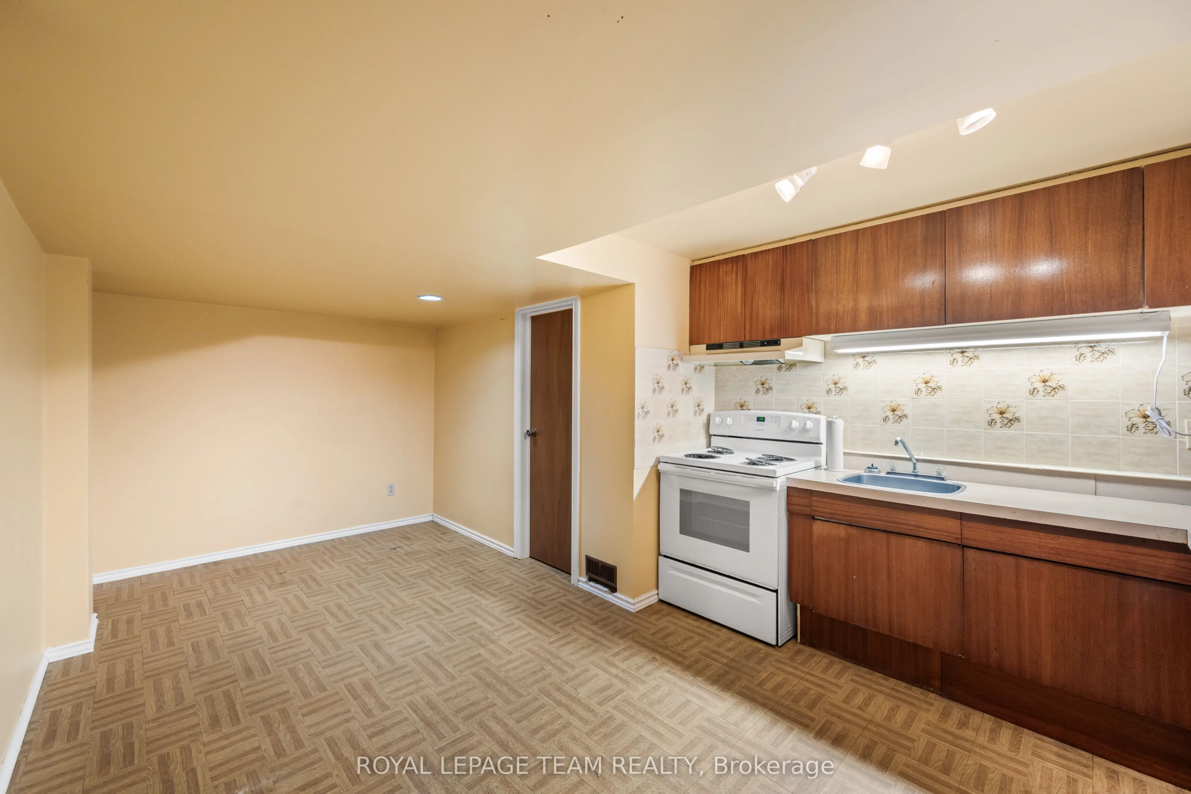5 Spring Garden Avenue