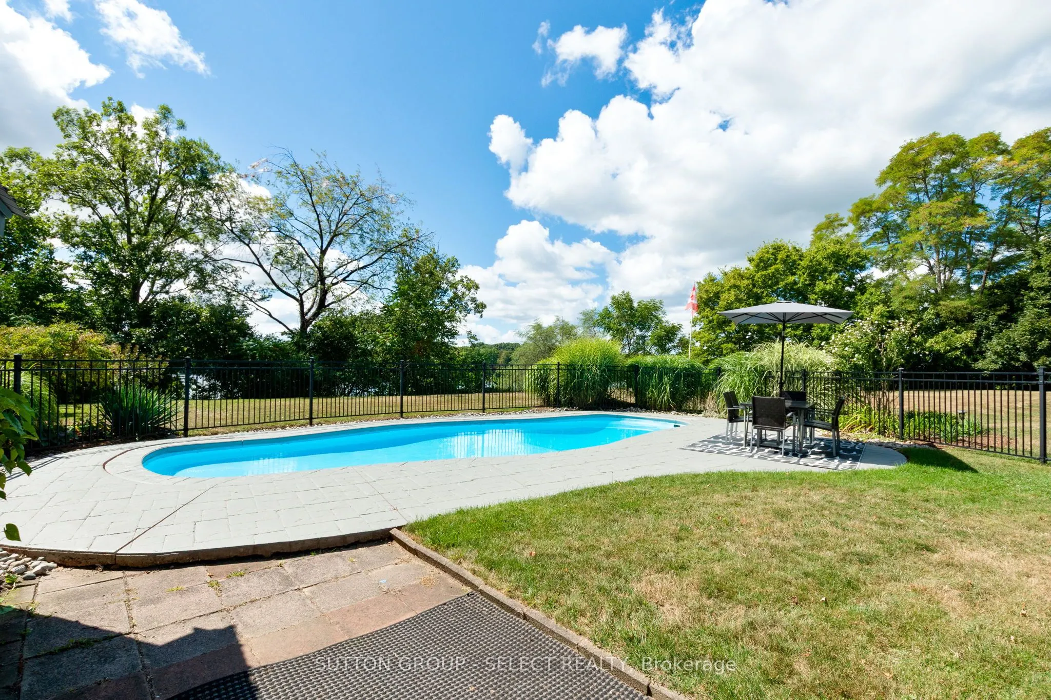 20979 Lakeside Drive