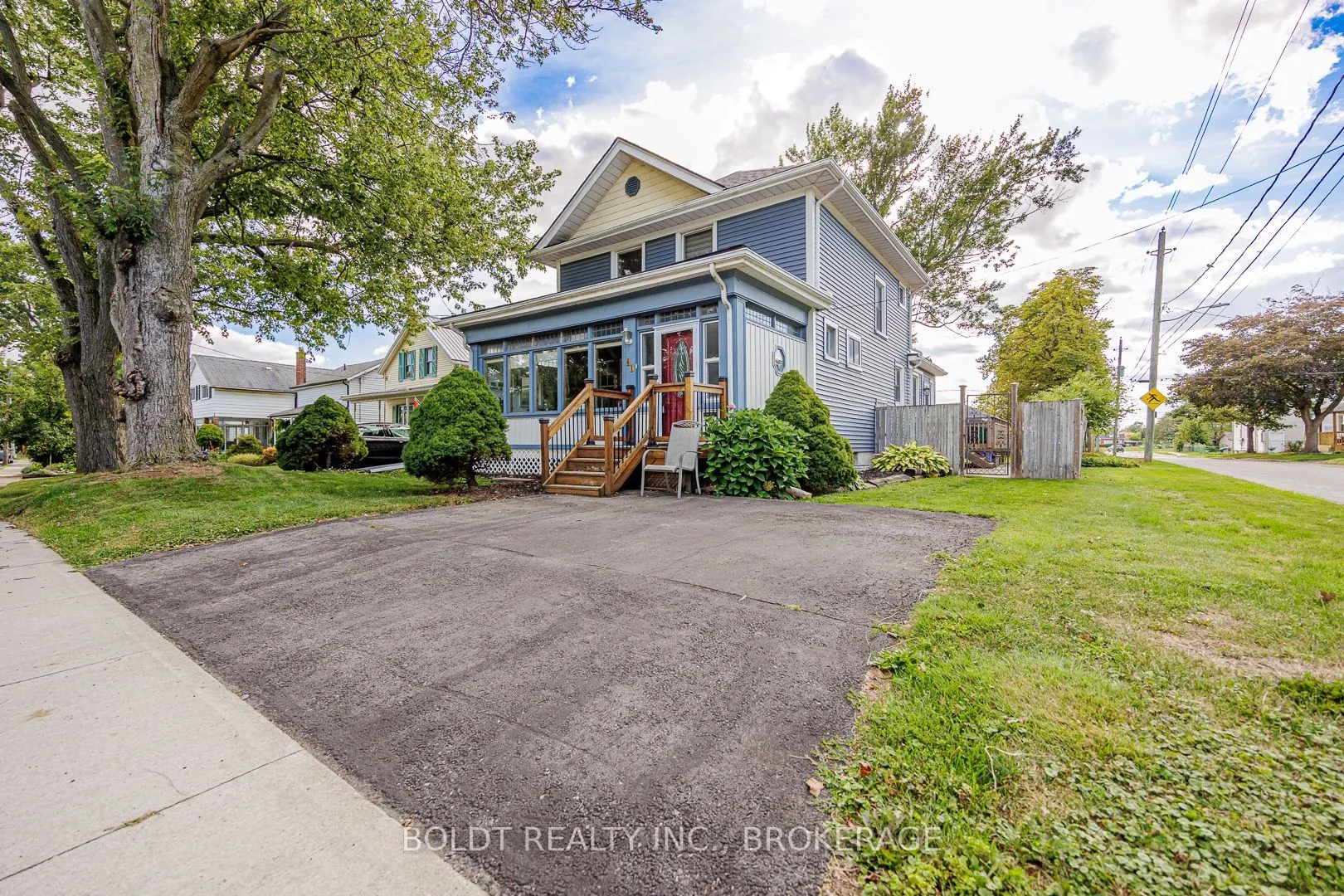 61 WELLAND Street S