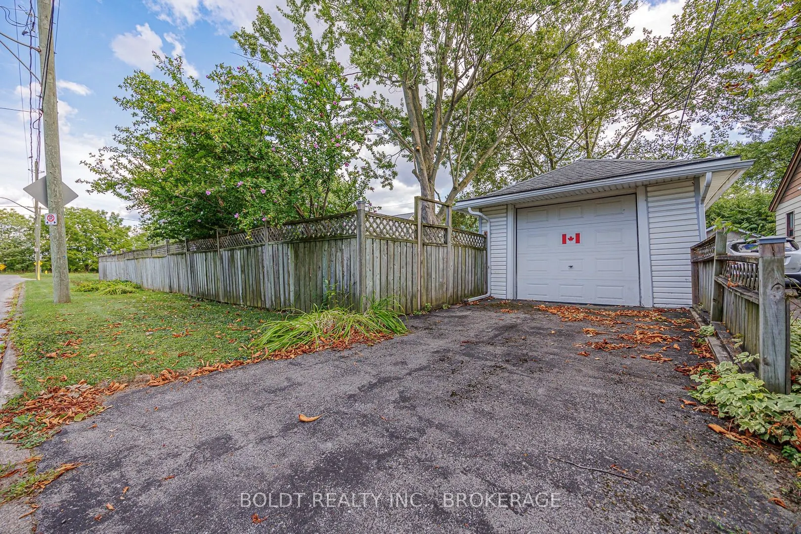 61 WELLAND Street S