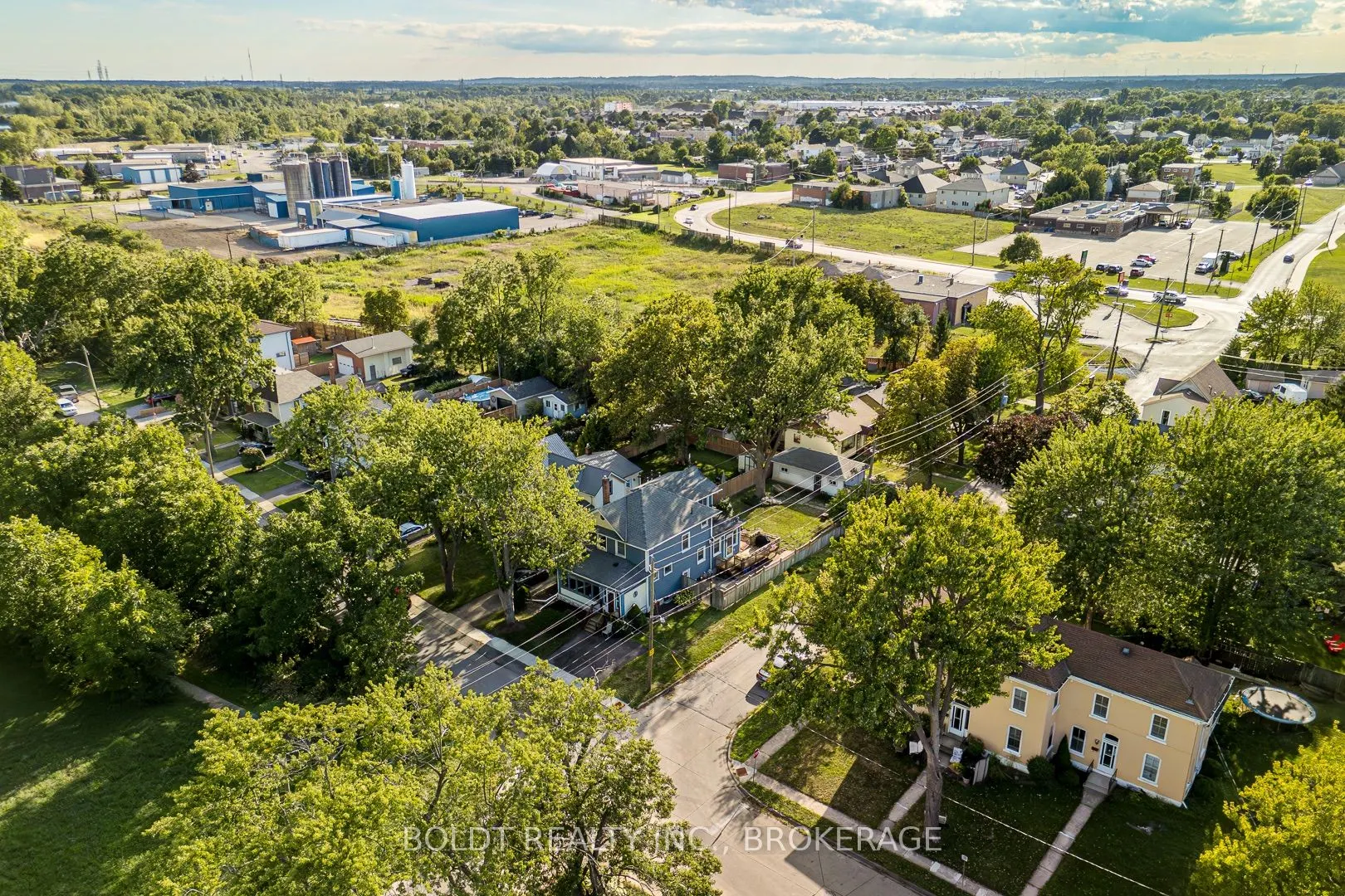 61 WELLAND Street S