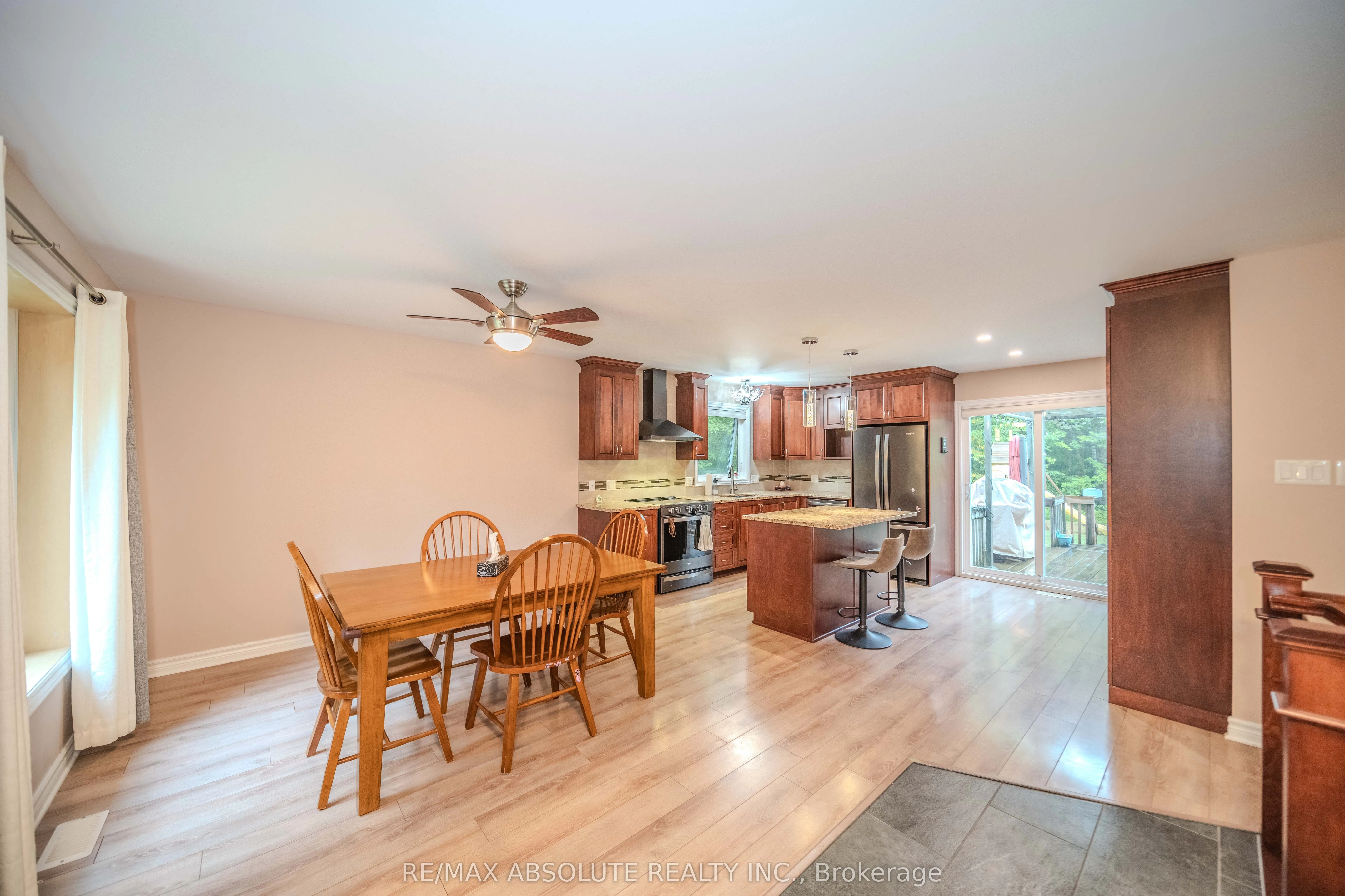 1127 Rollin Road