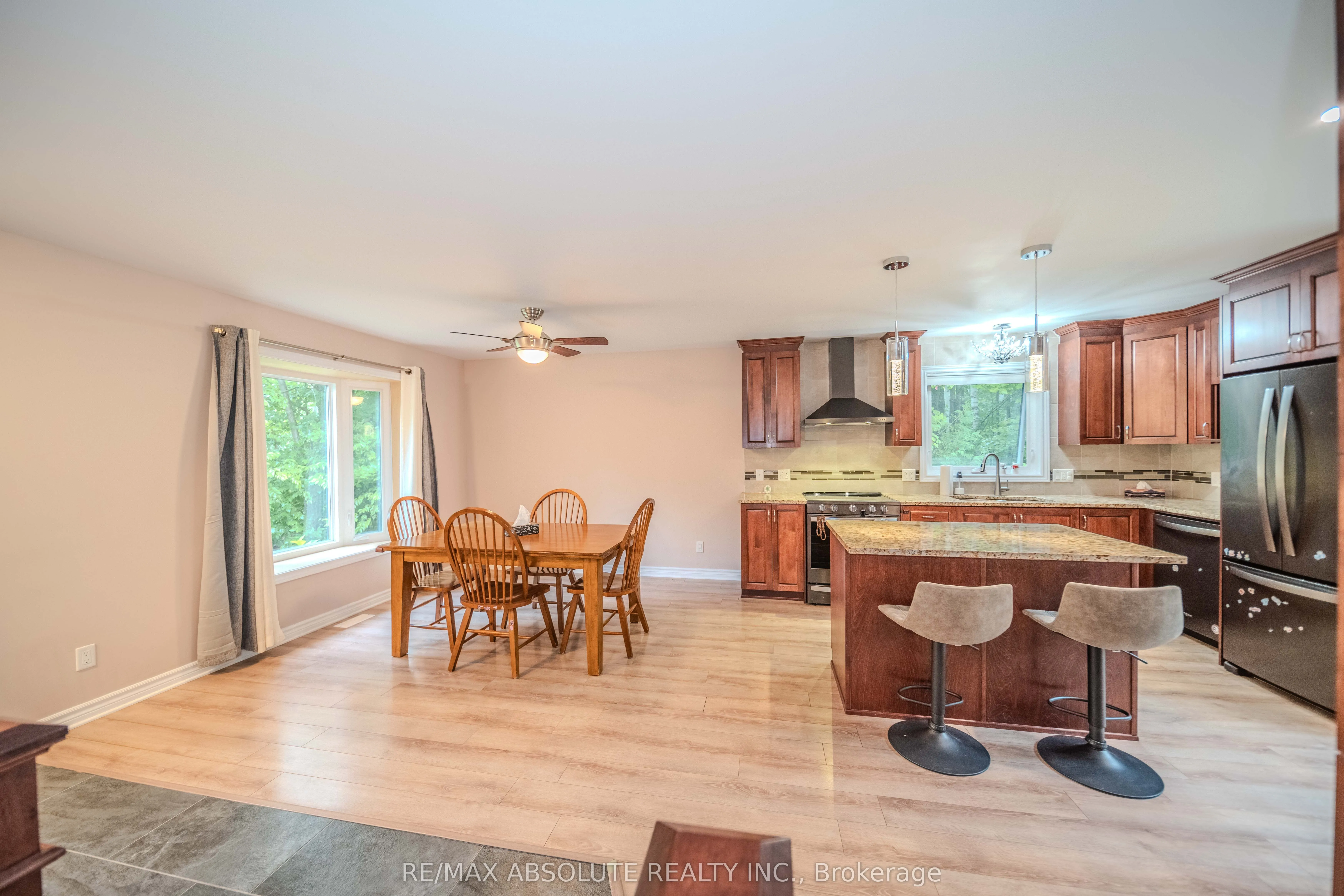 1127 Rollin Road