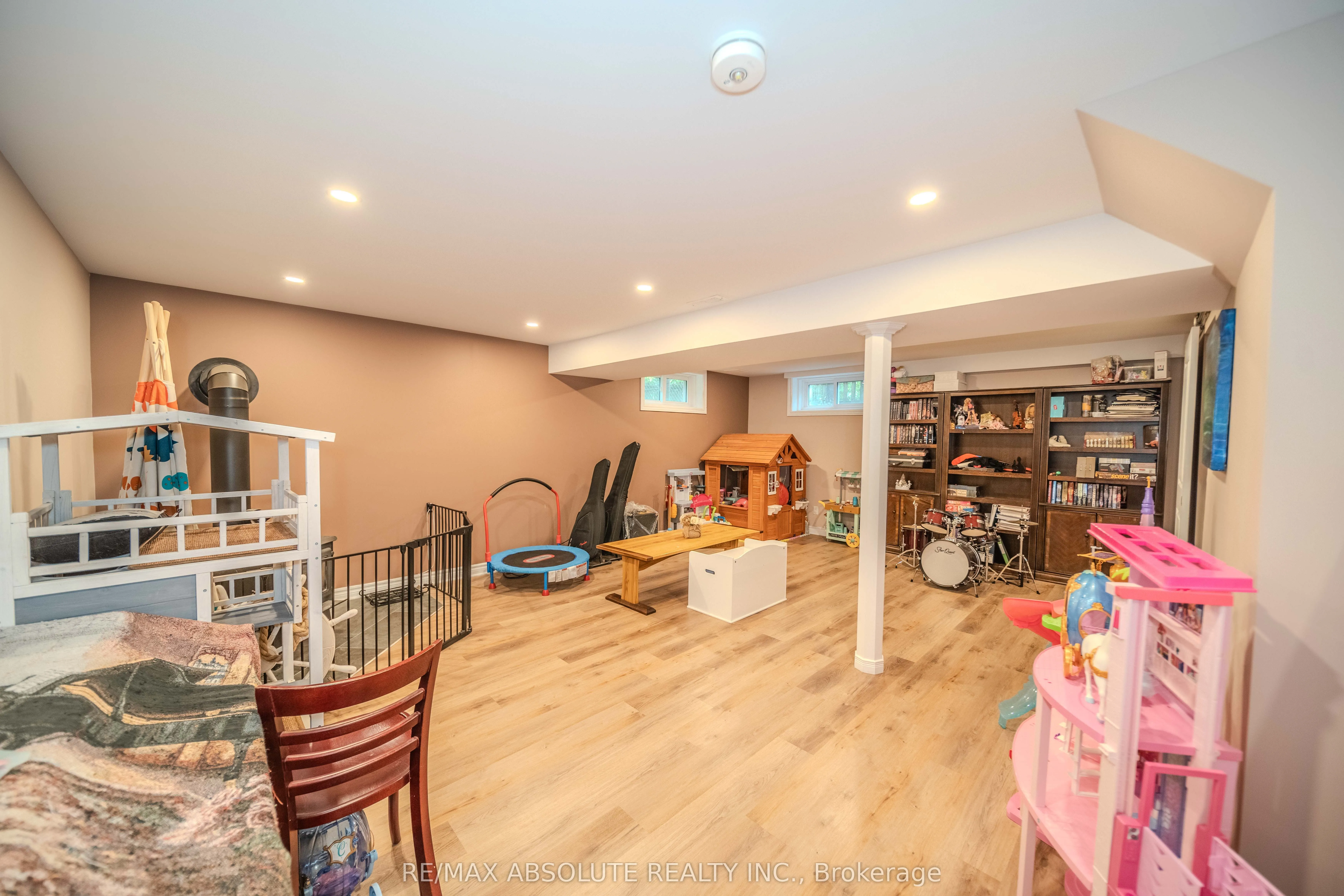 1127 Rollin Road