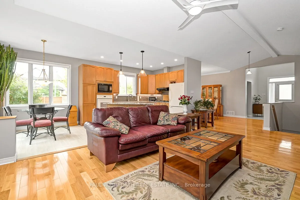 48 Greenhaven Crescent
