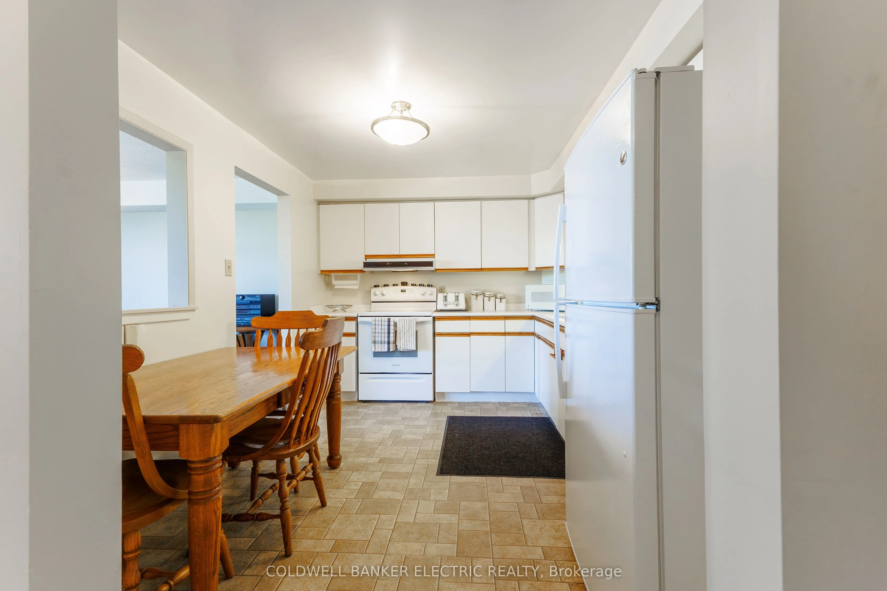 1 Queen Street, #404