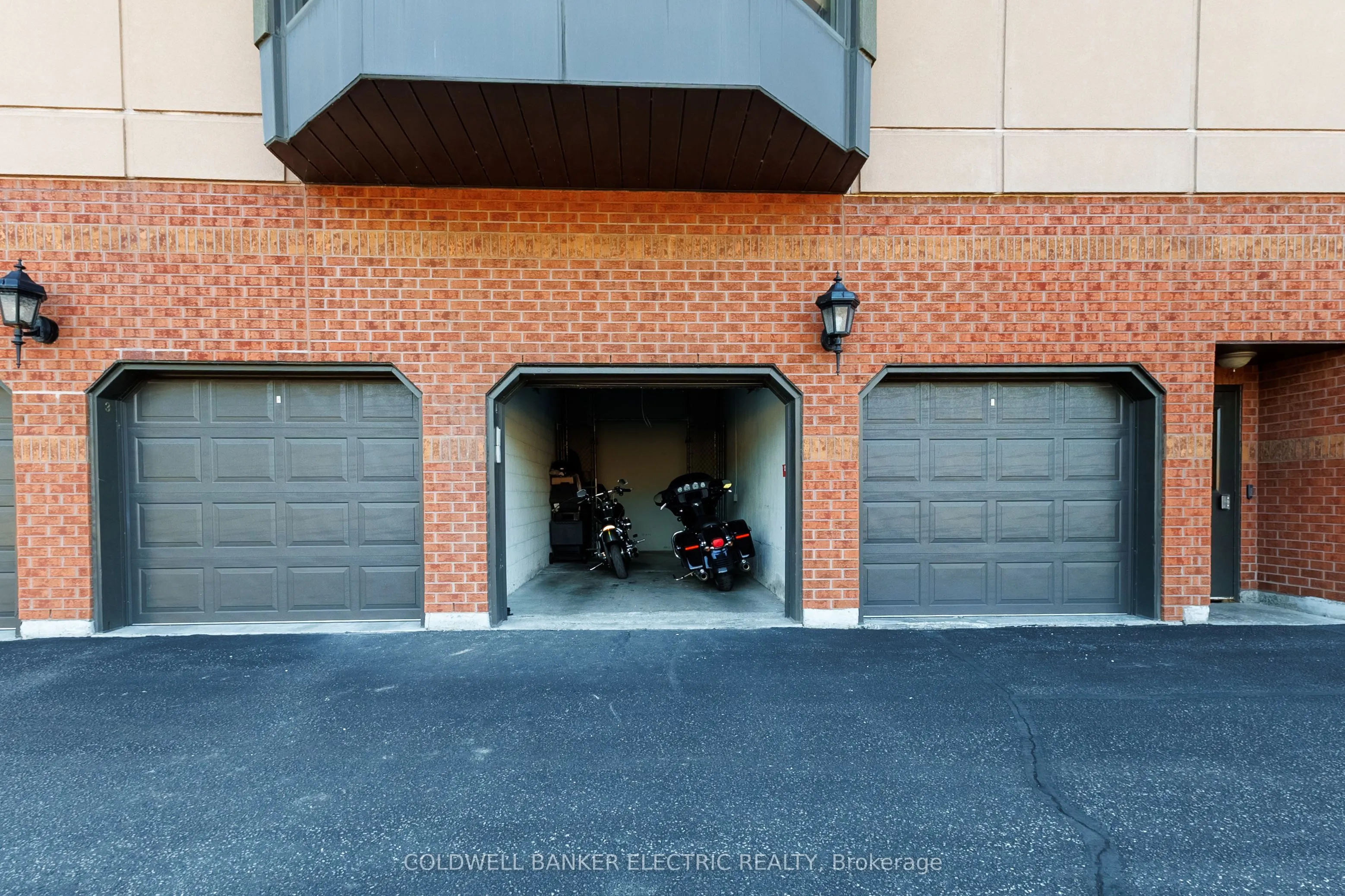 1 Queen Street, #404