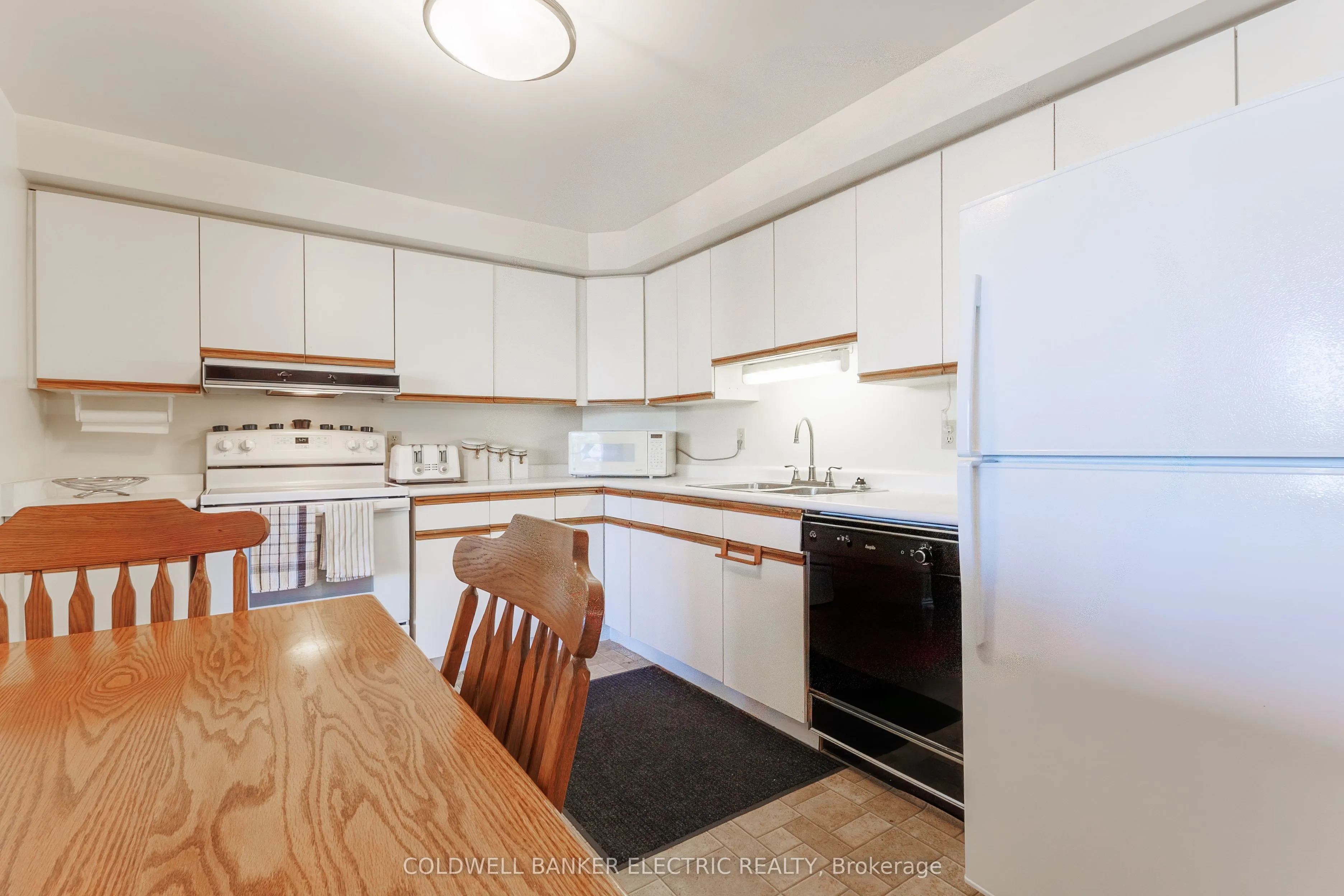 1 Queen Street, #404