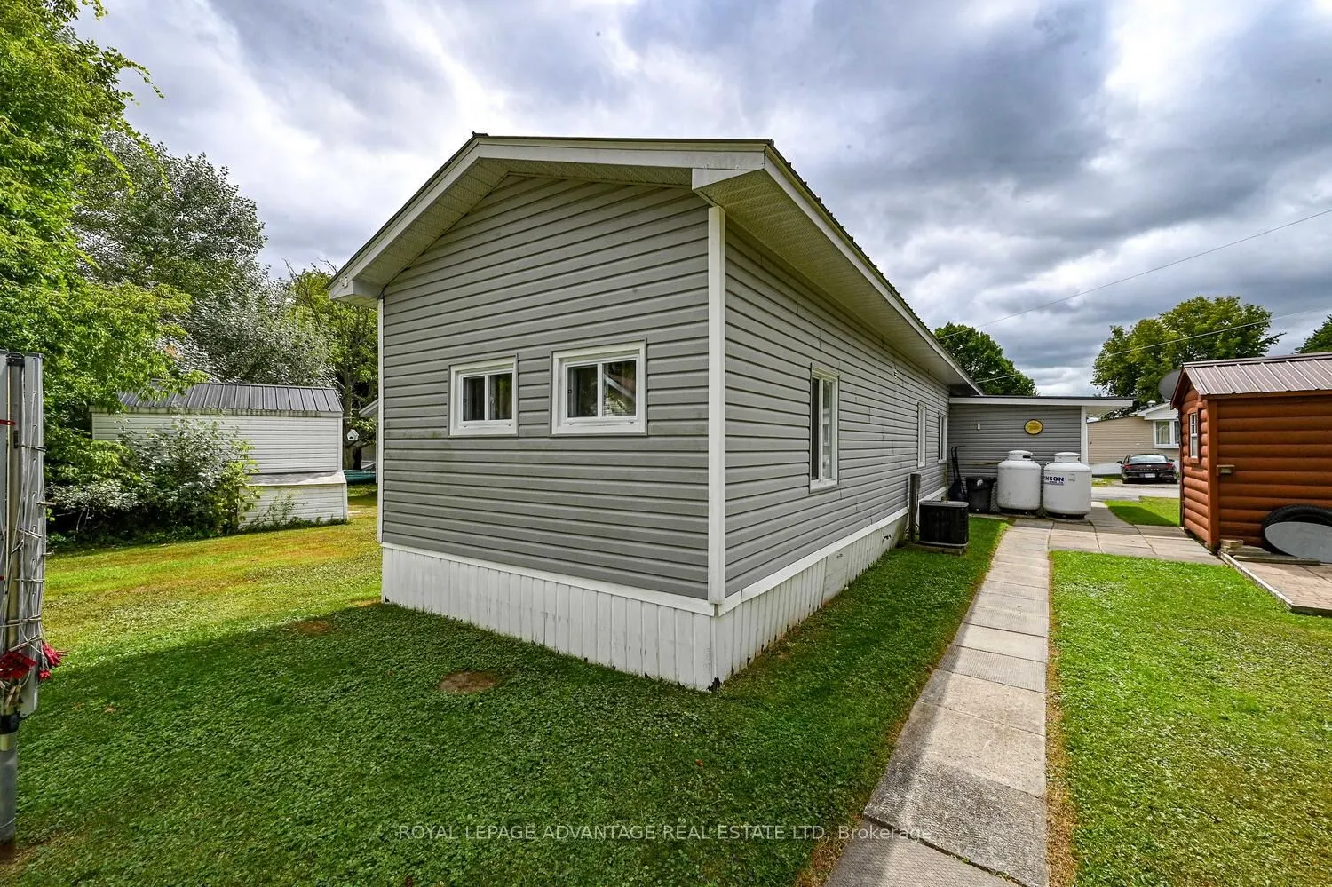 8 Bridle Path N