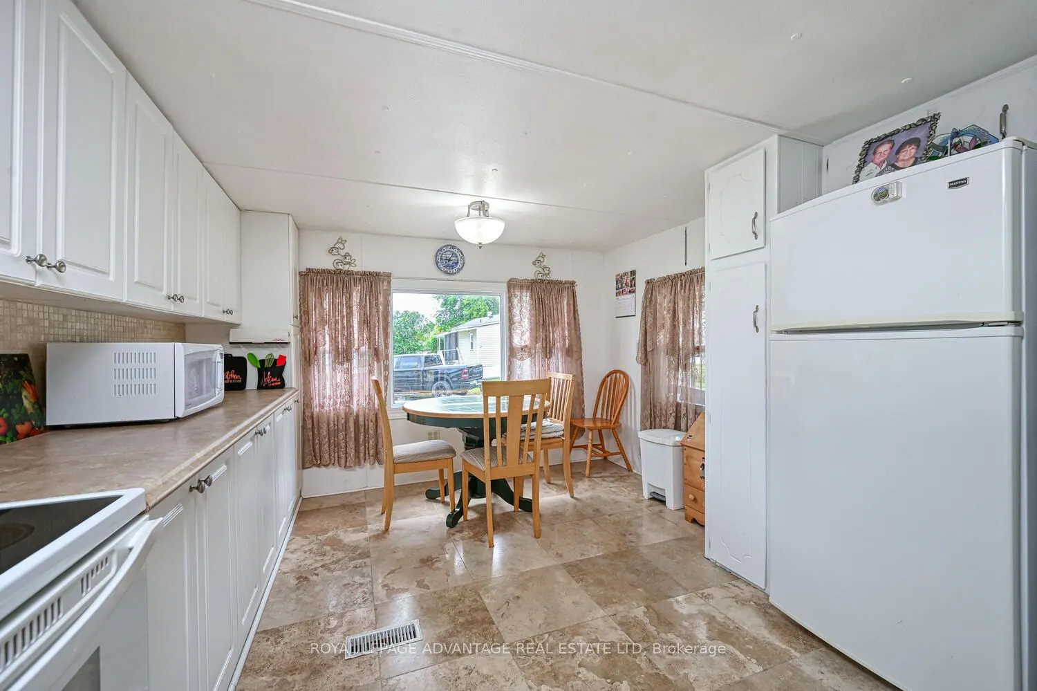 8 Bridle Path N