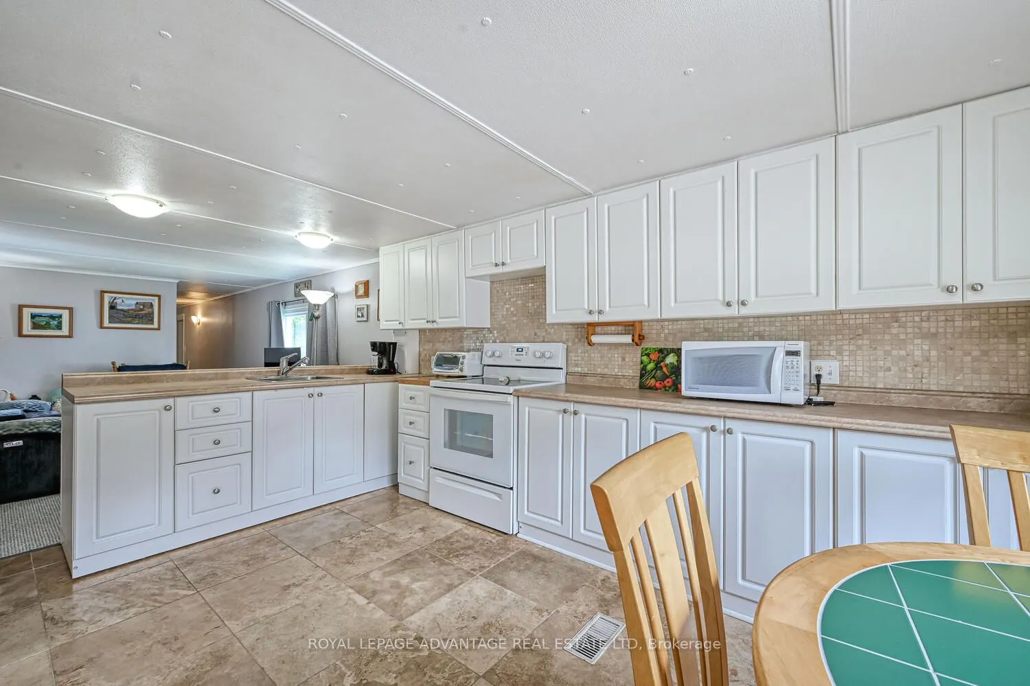 8 Bridle Path N