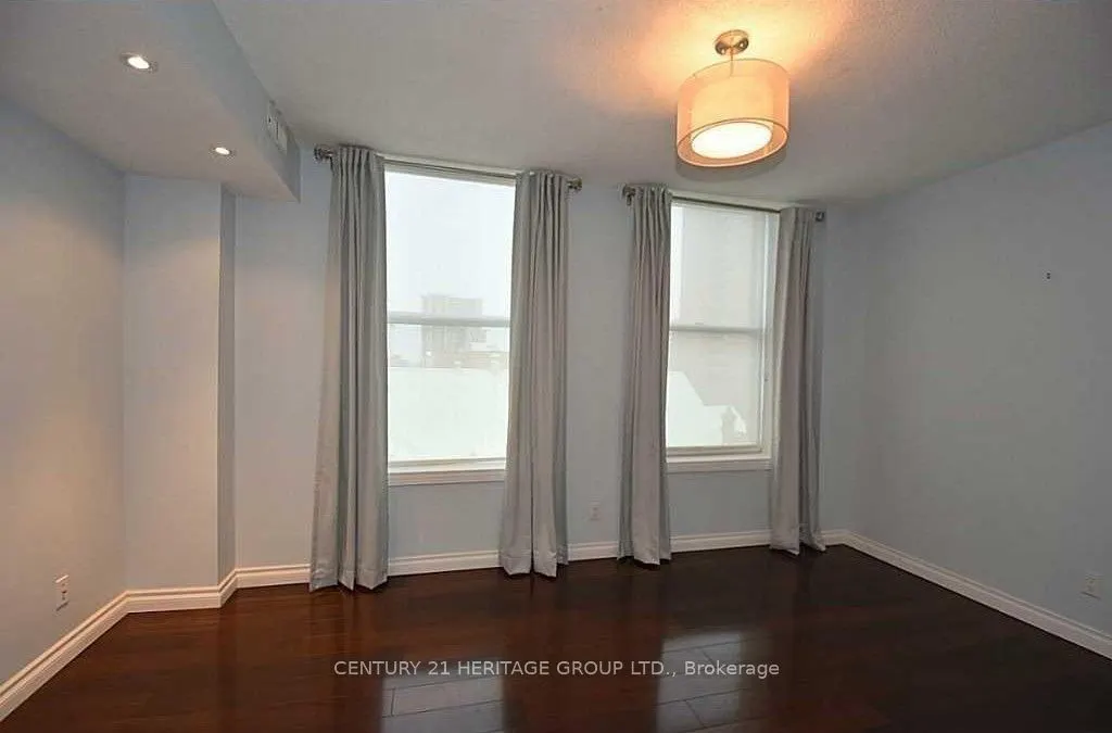 36 James Street S, #608