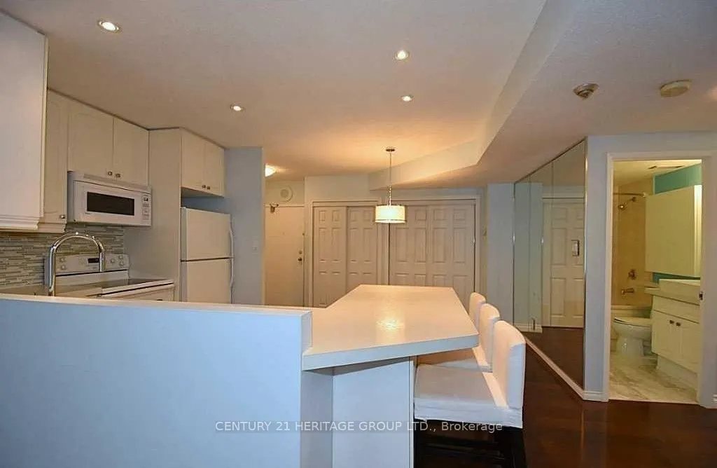 36 James Street S, #608