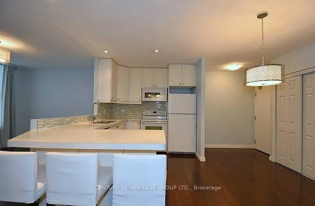 36 James Street S, #608
