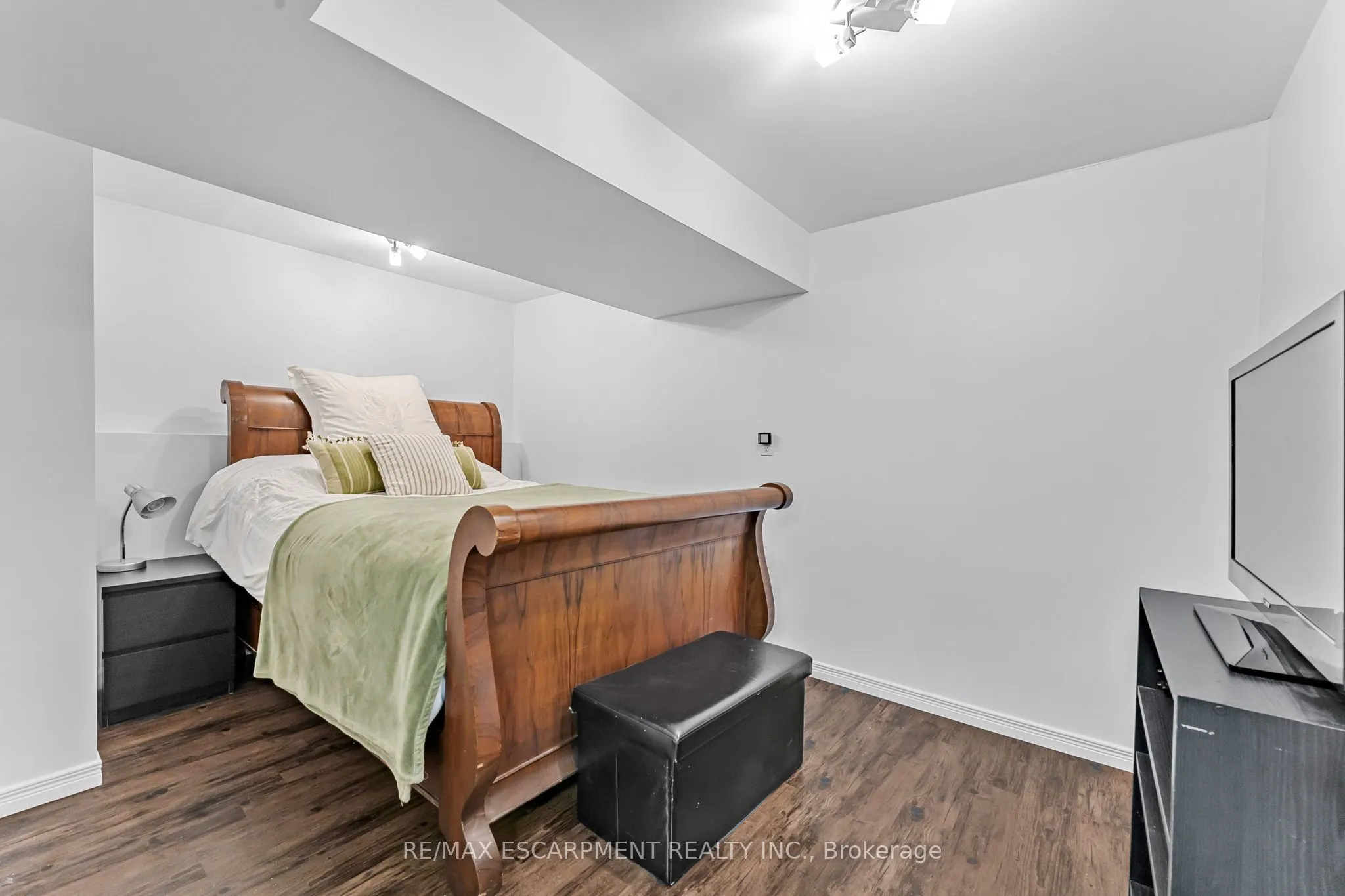 21 South Grimsby Road 5
