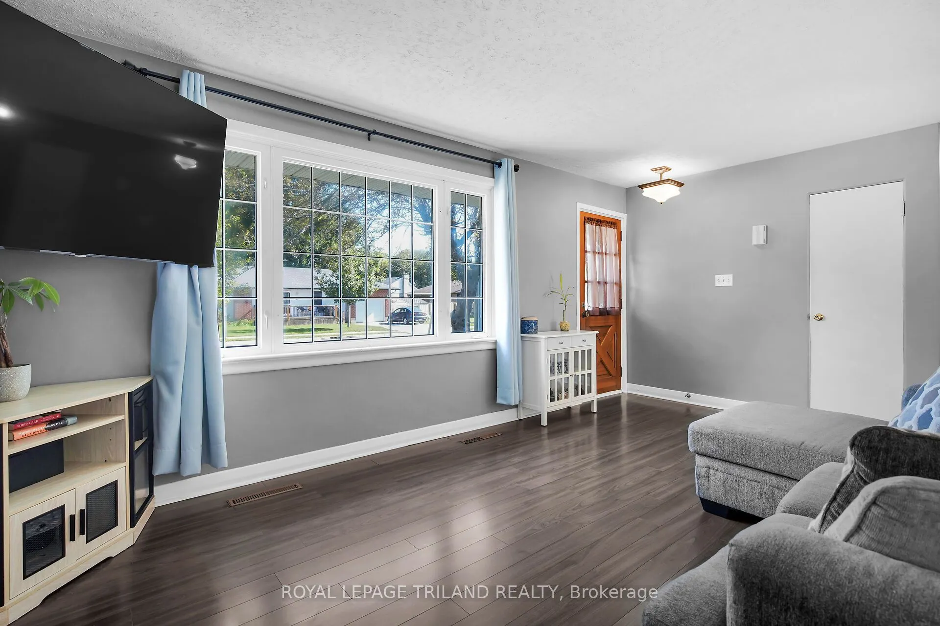 61 Churchill Crescent