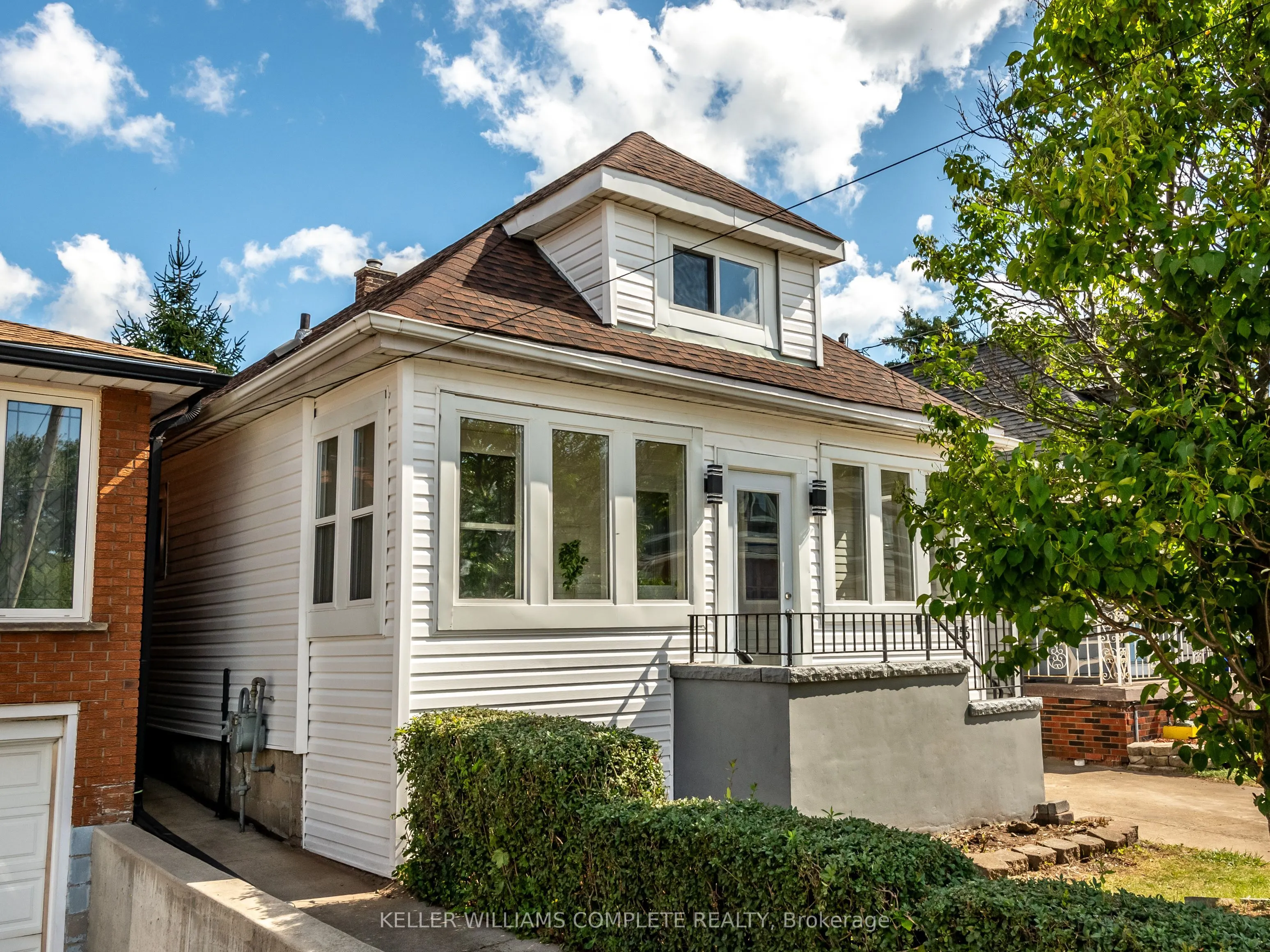 155 Picton Street E