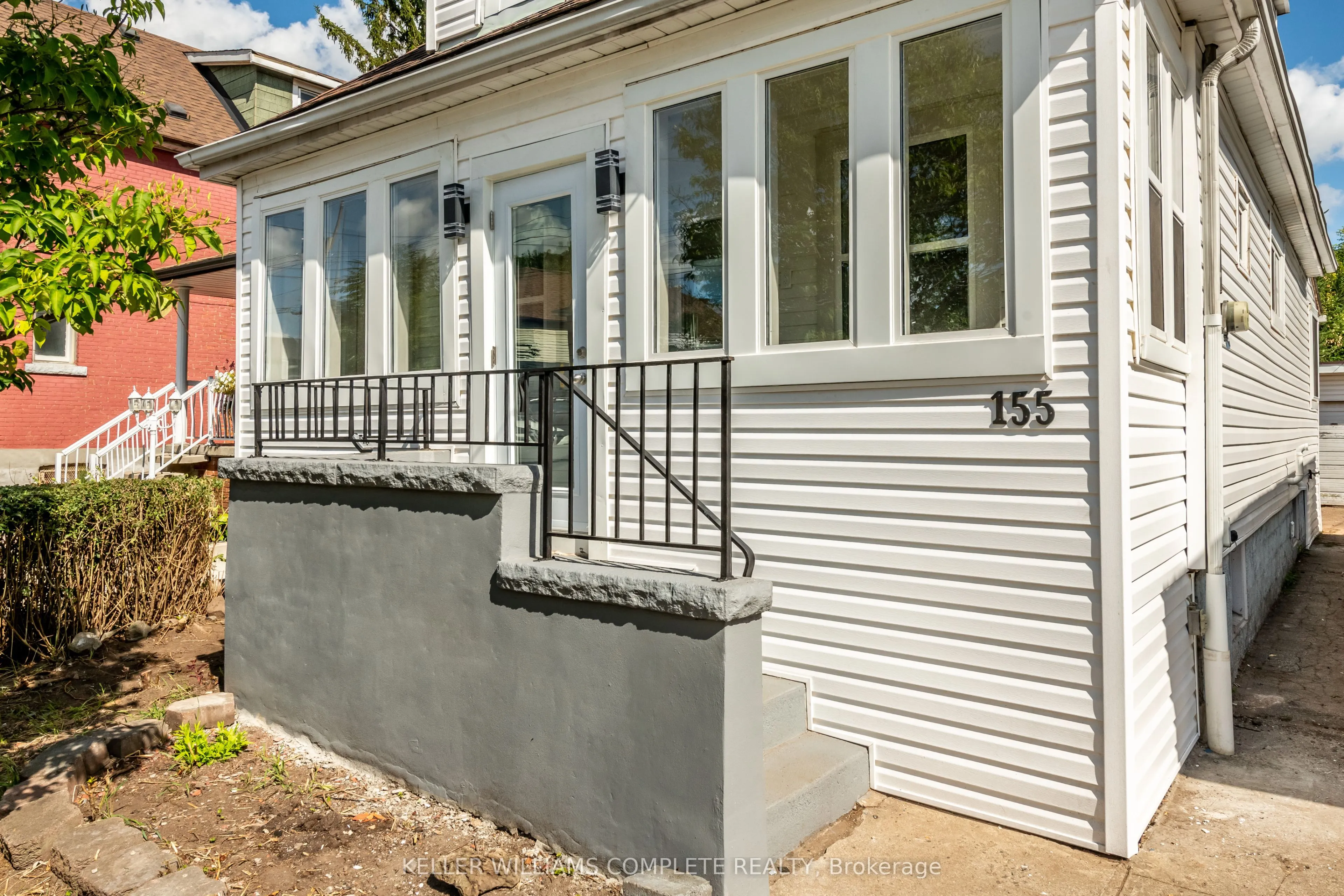 155 Picton Street E