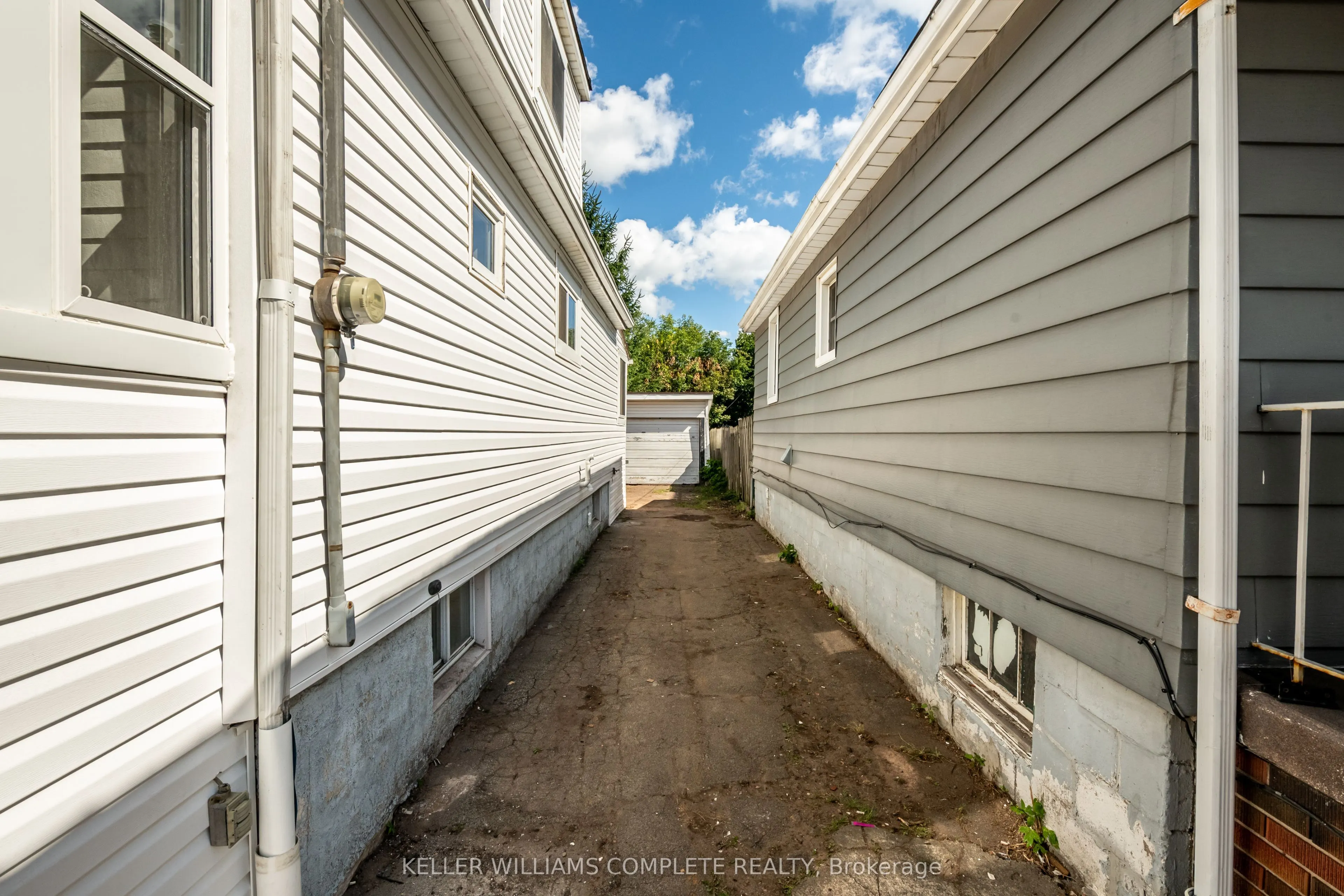 155 Picton Street E