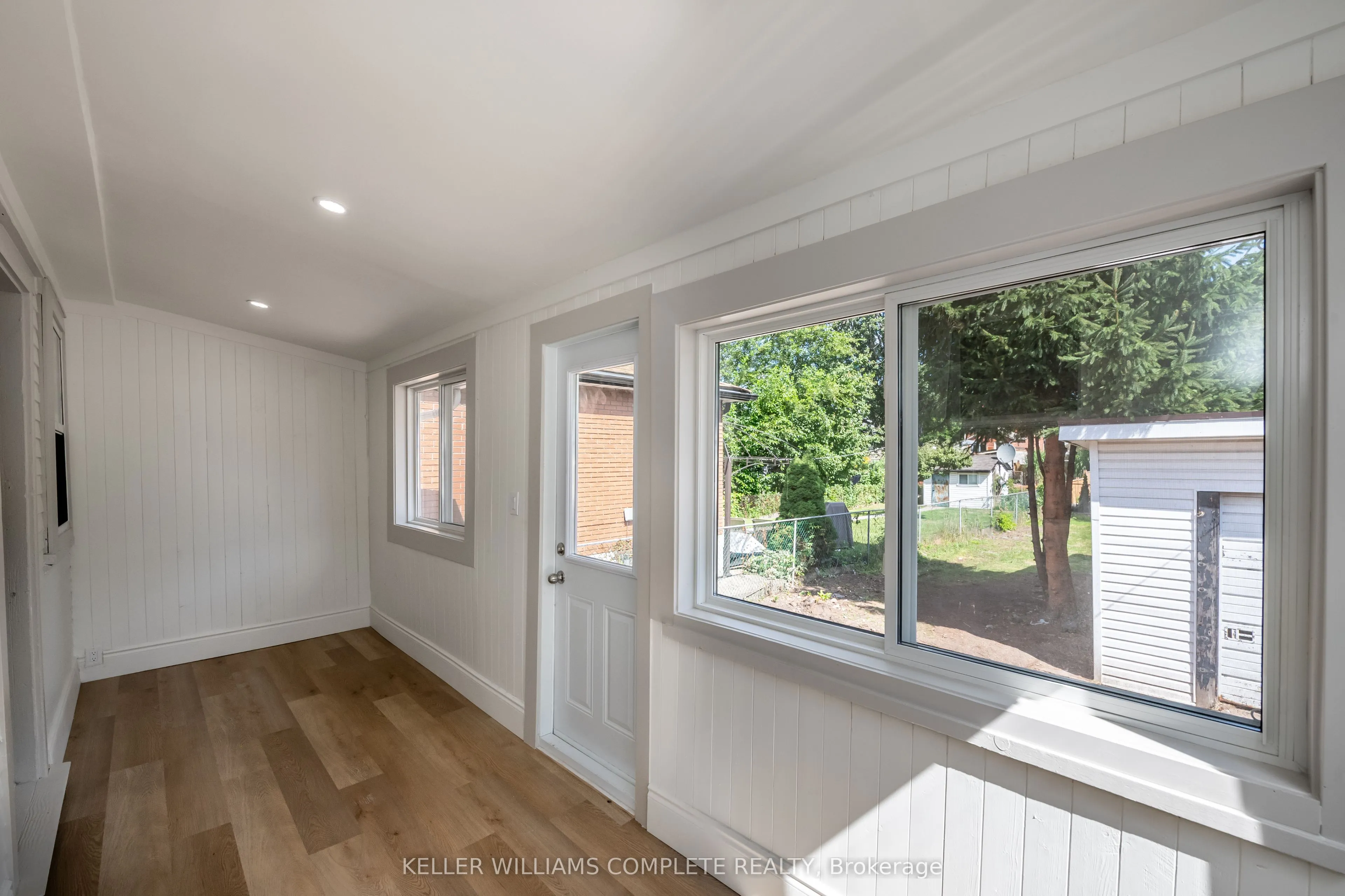 155 Picton Street E