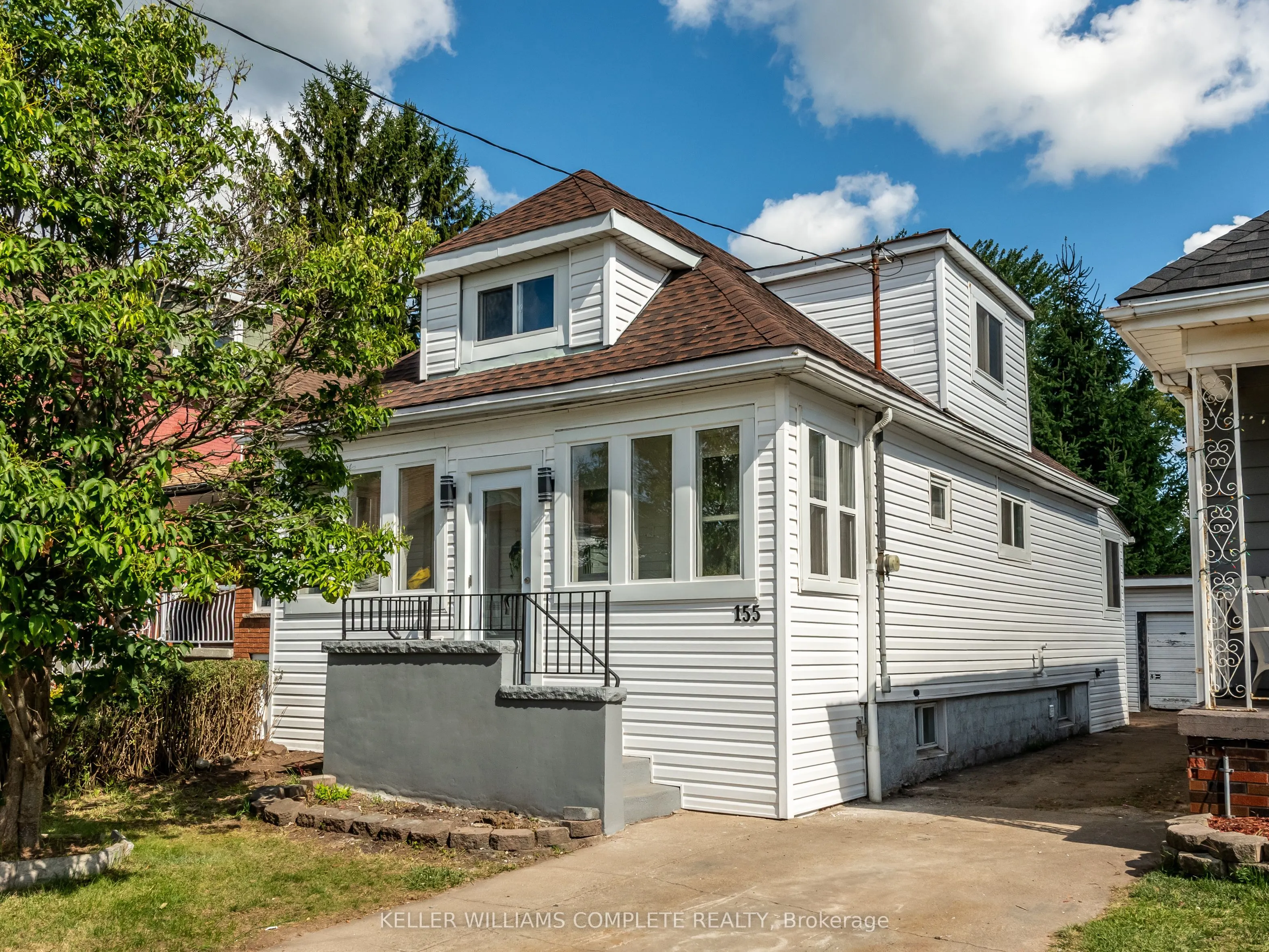 155 Picton Street E