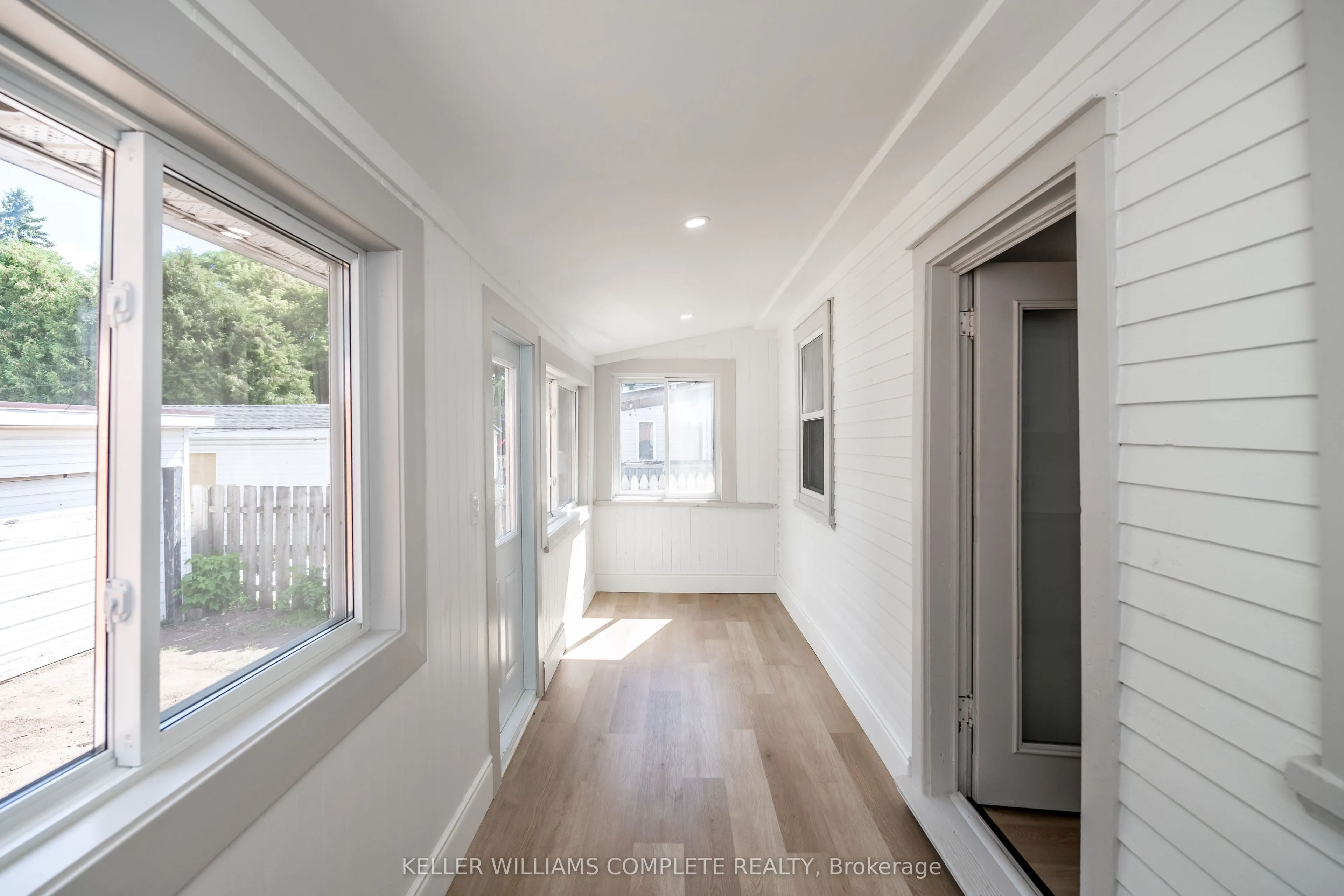 155 Picton Street E