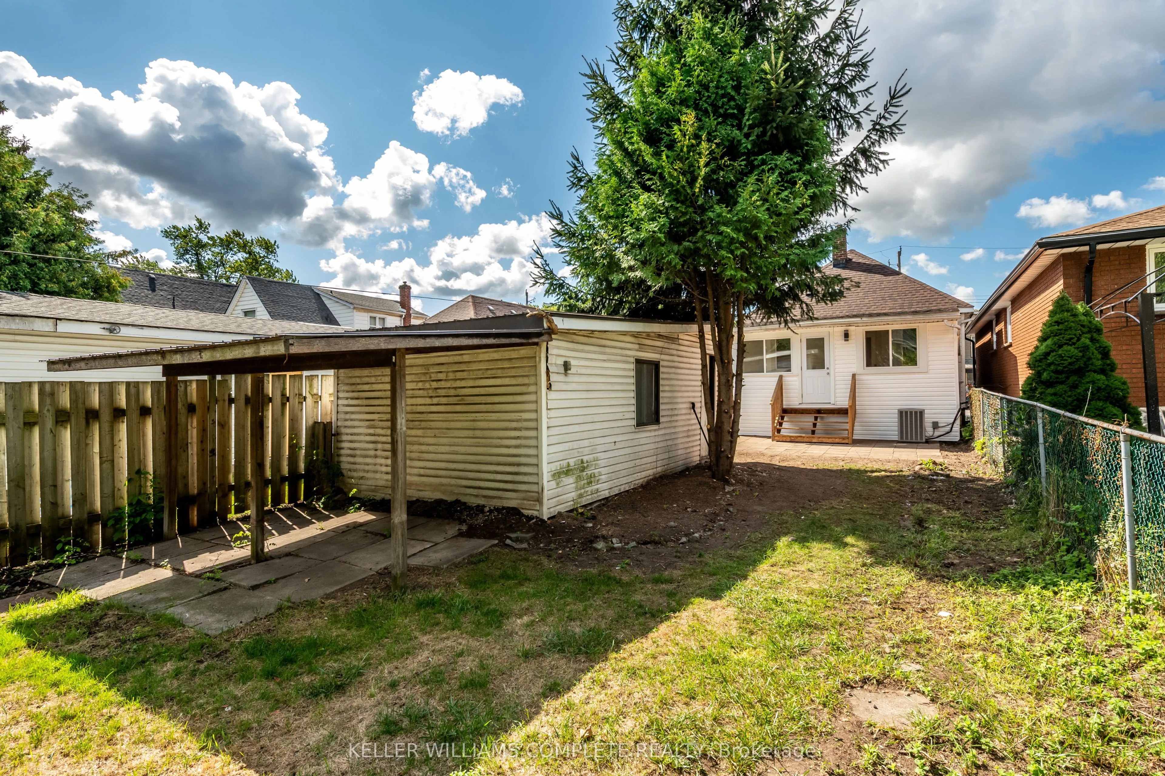155 Picton Street E