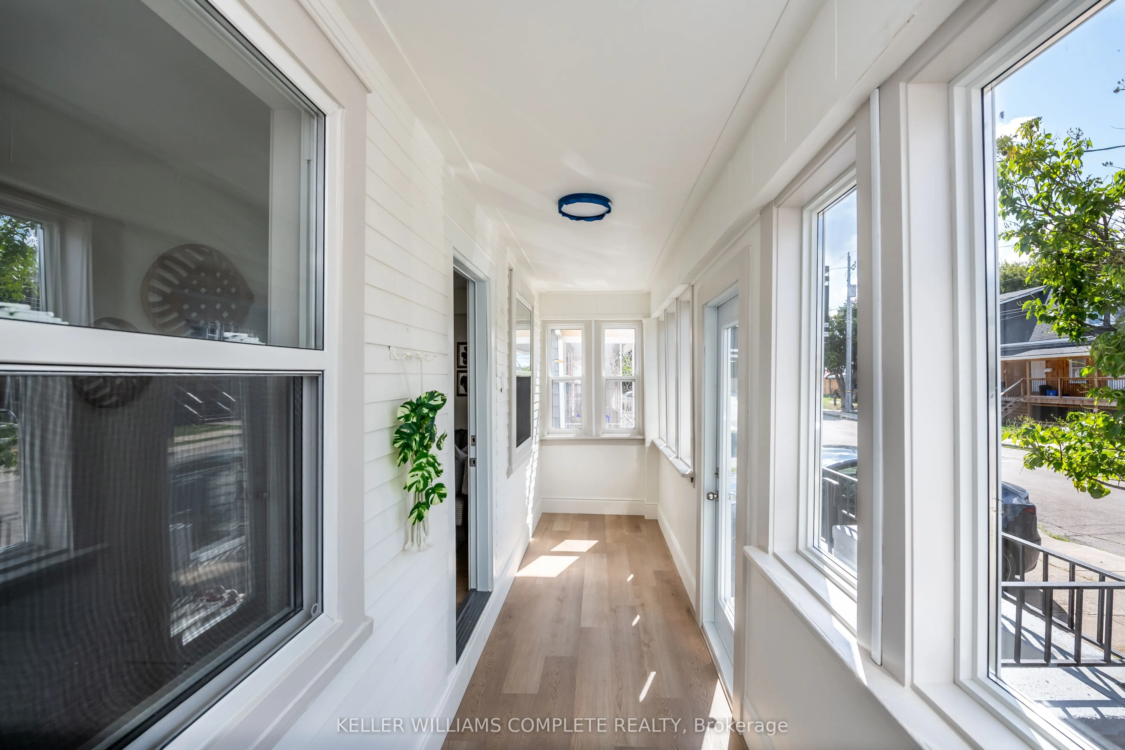 155 Picton Street E