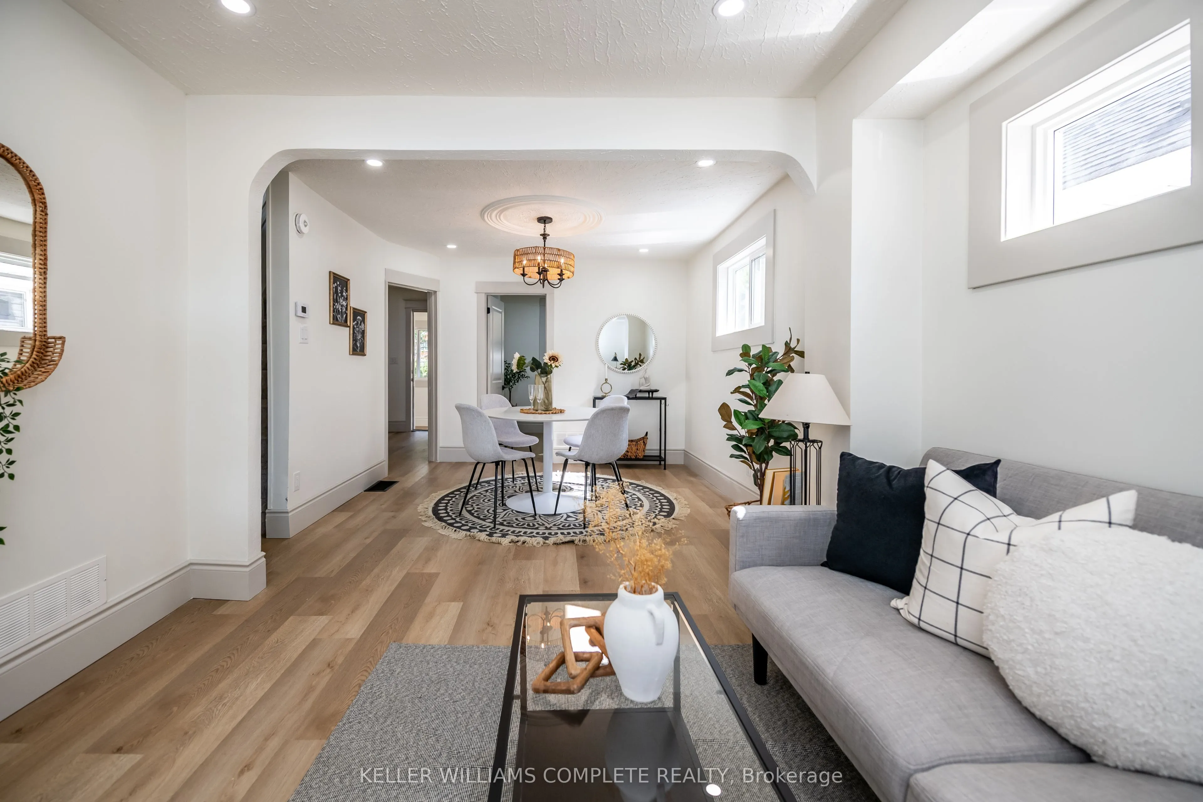 155 Picton Street E