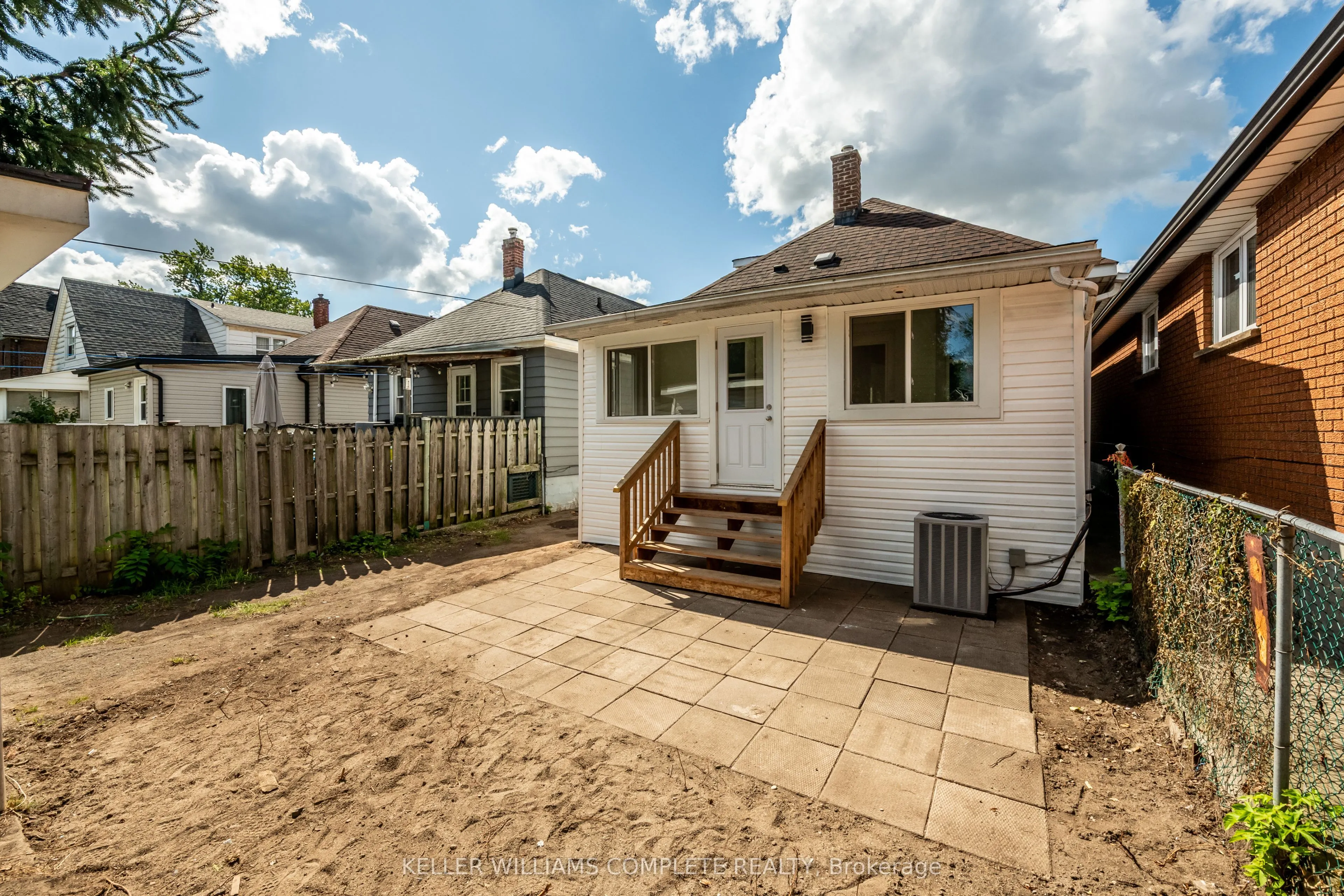 155 Picton Street E