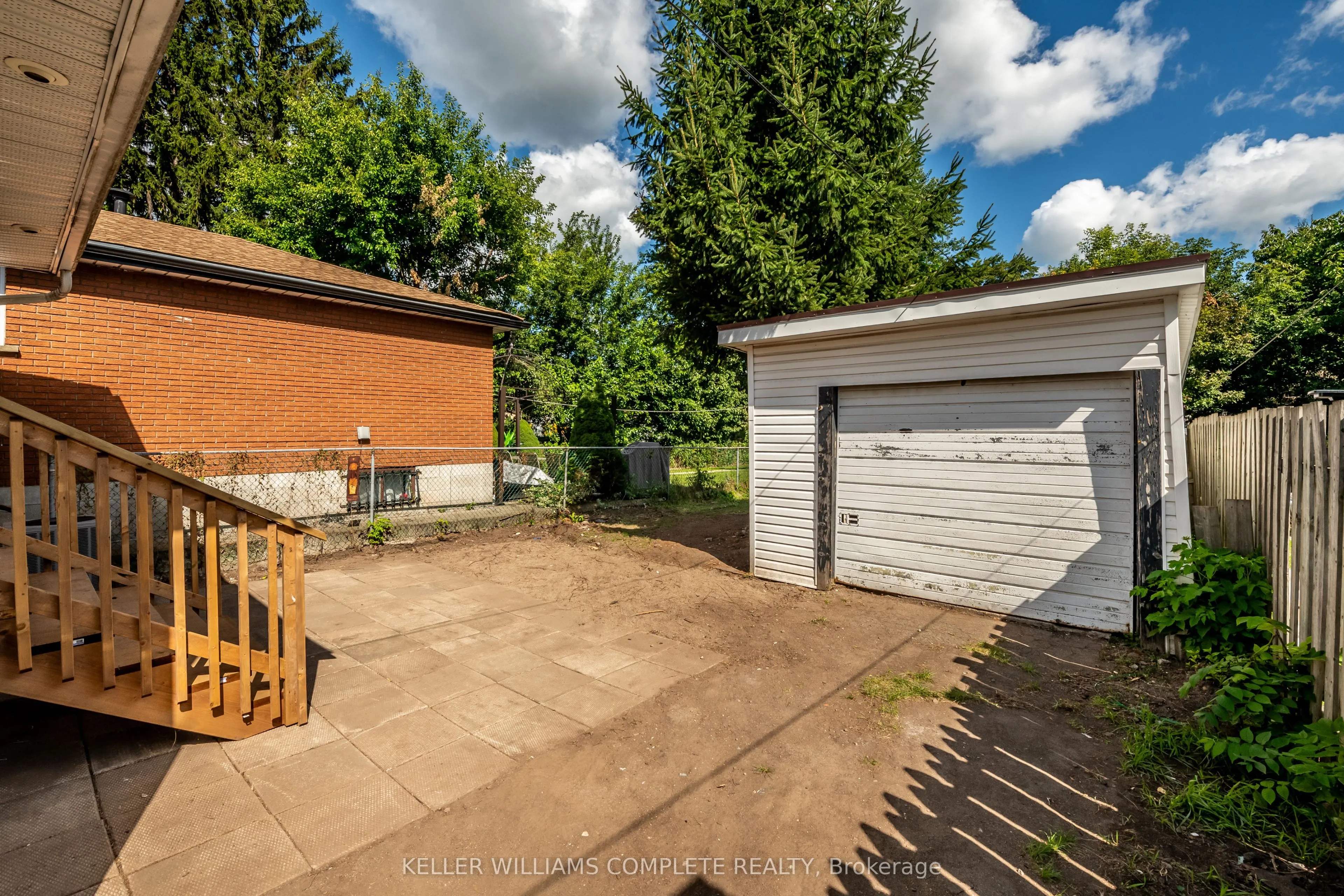 155 Picton Street E