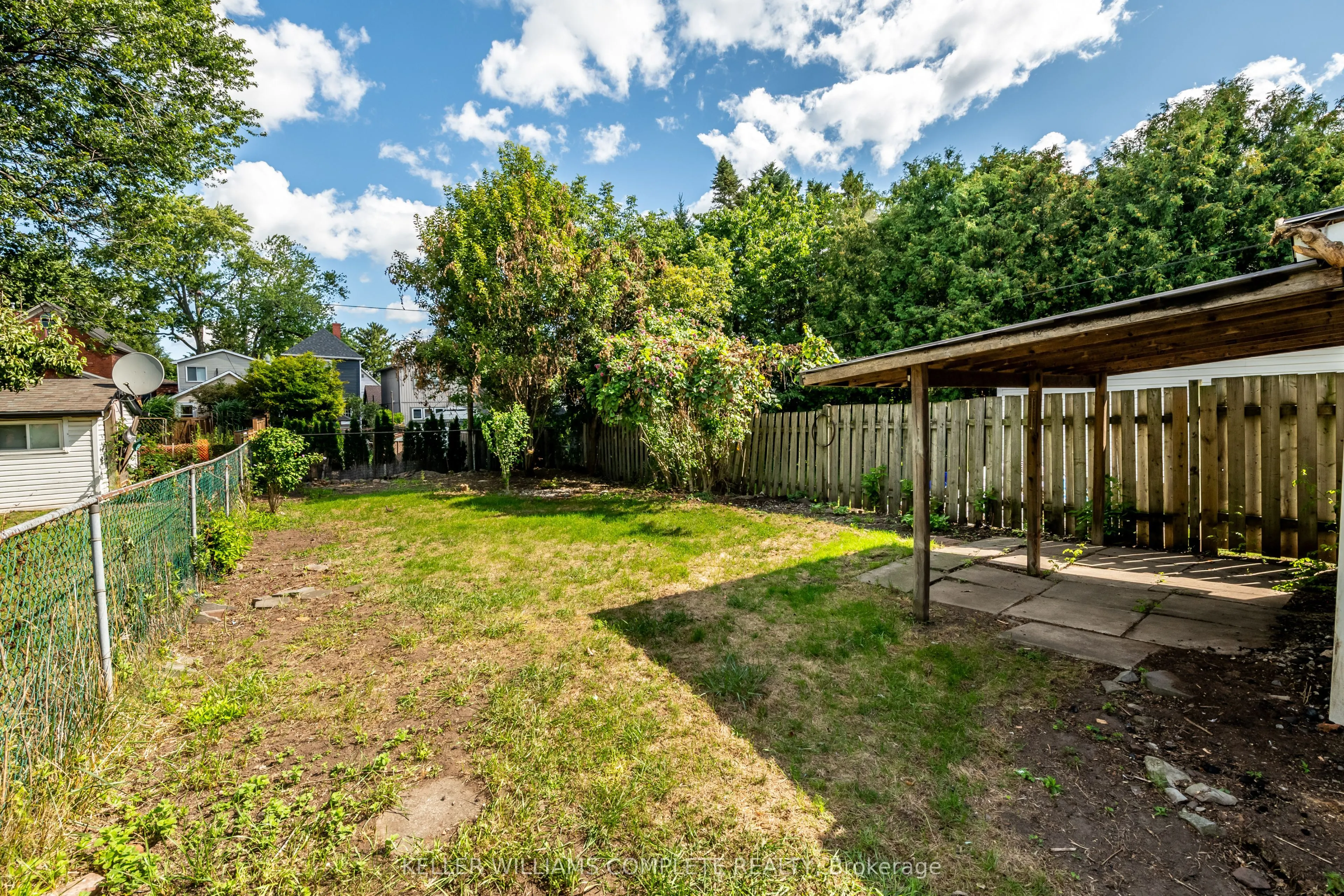 155 Picton Street E