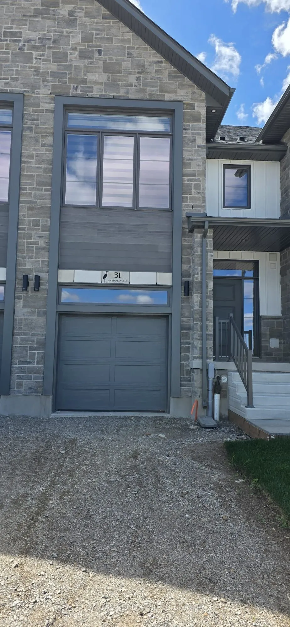 31 Rivergreen Crescent