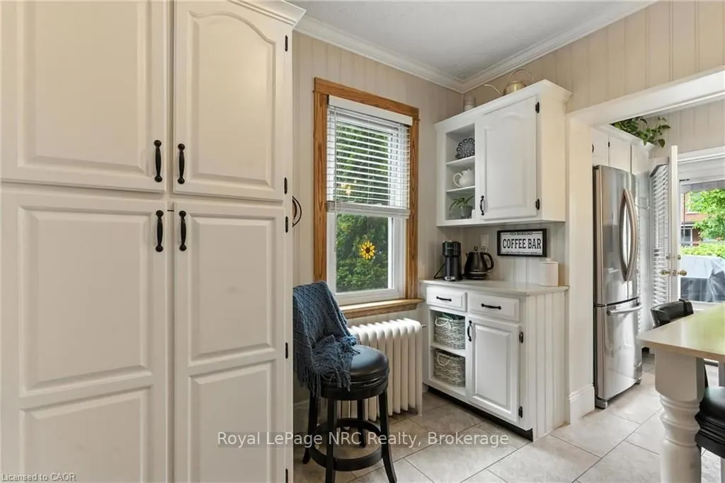 98 Kensington Avenue S