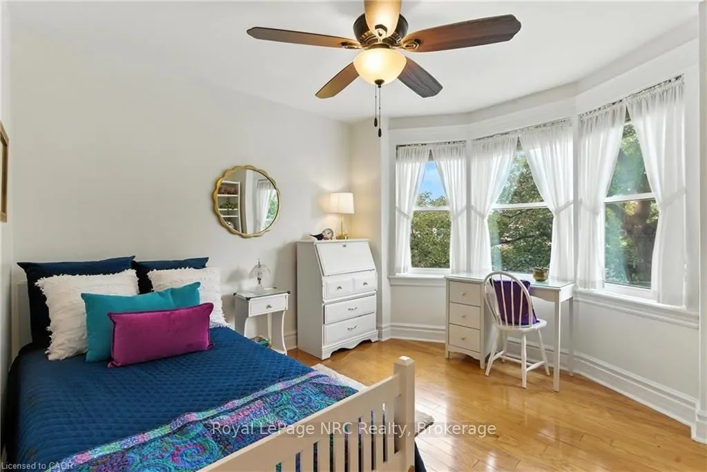 98 Kensington Avenue S