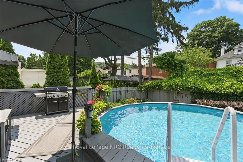 98 Kensington Avenue S