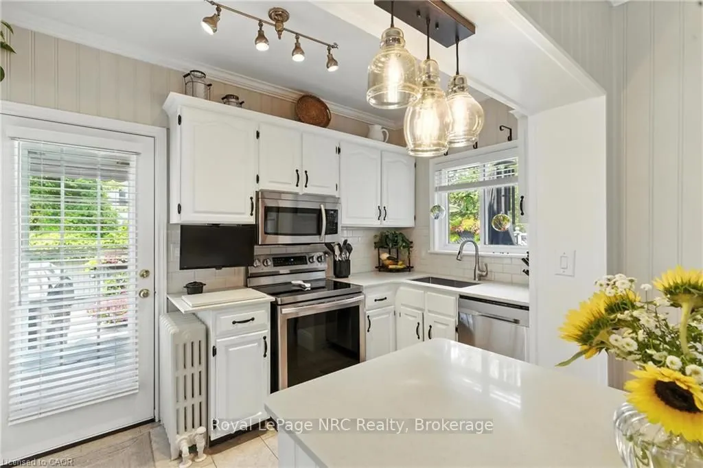 98 Kensington Avenue S