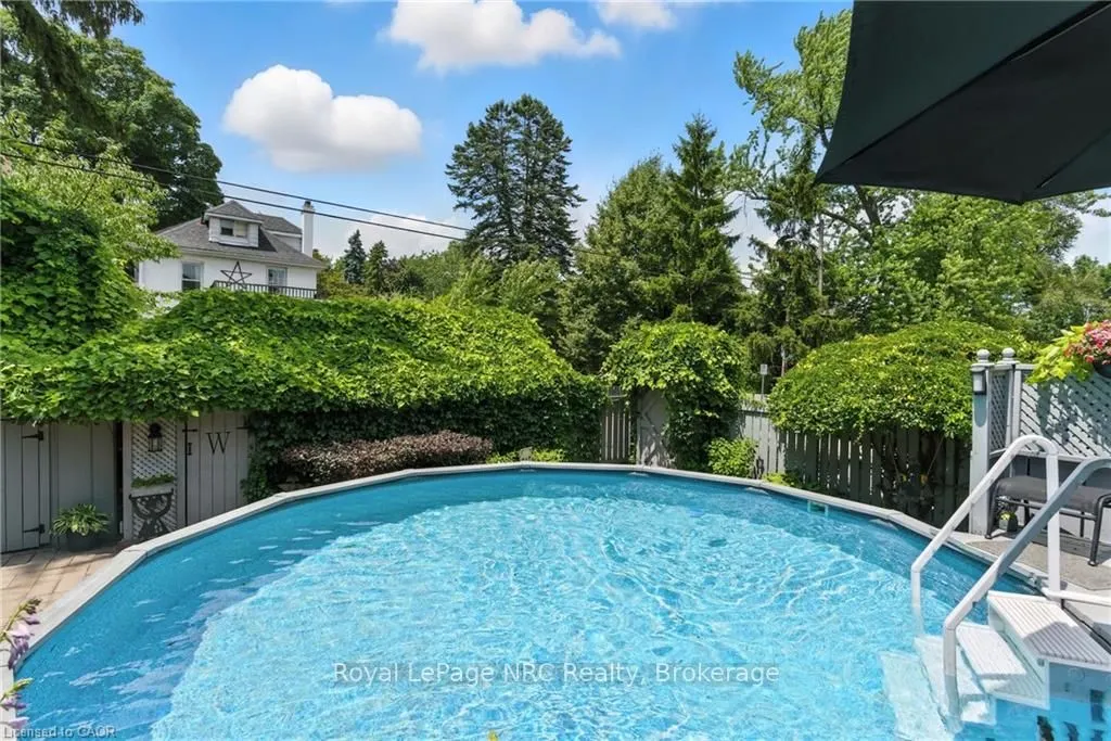 98 Kensington Avenue S