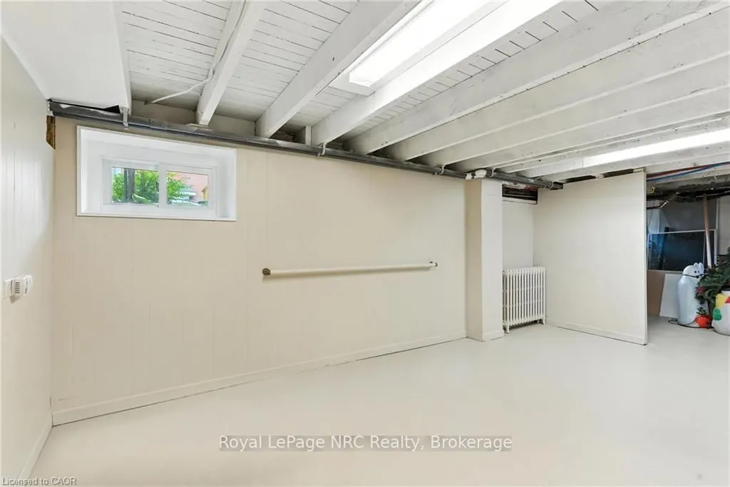 98 Kensington Avenue S